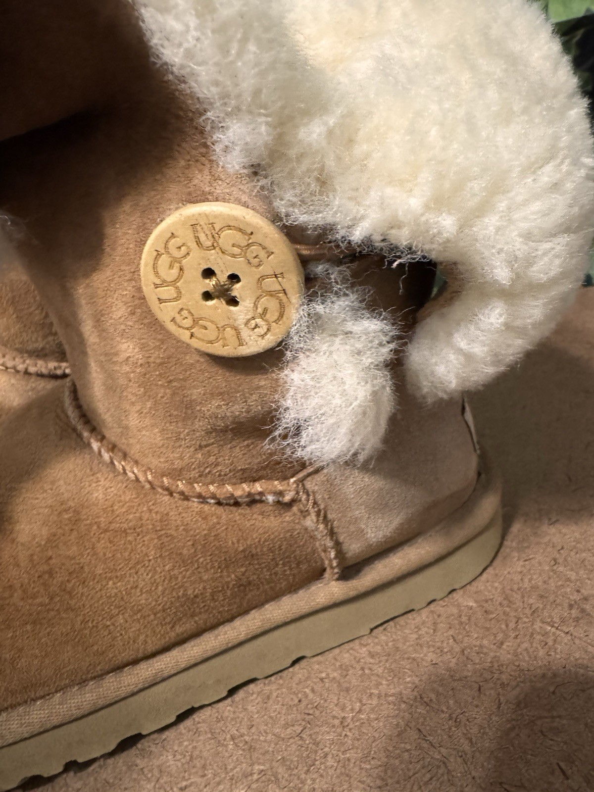 UGG Australia Bailey Button Women’s Suede Sheepskin Bootie Slippers US 7