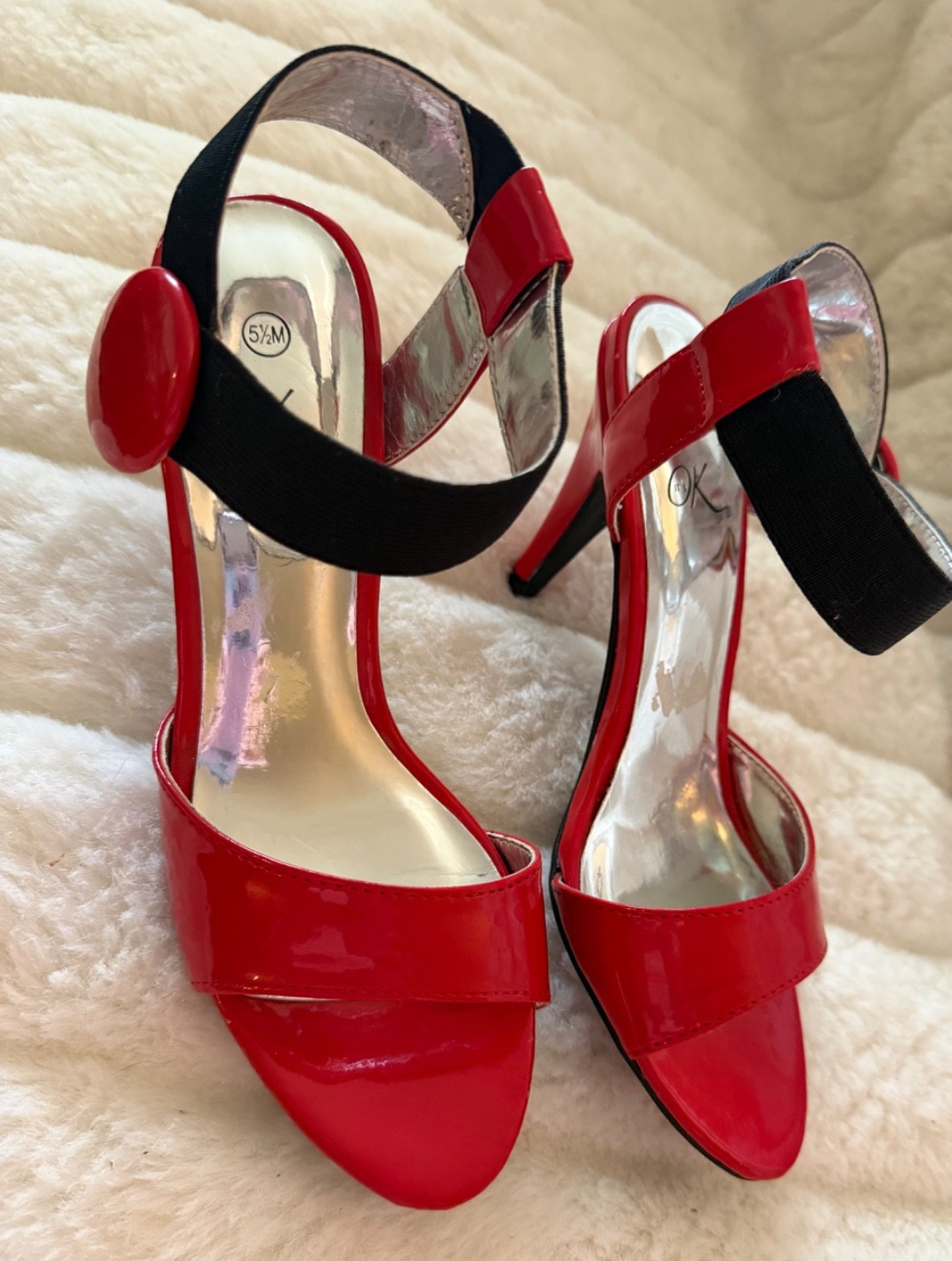 OK SIZE 5.5 Red Patent Leather Covered Side Disc Black Faux Sede Ankle Strap NWO
