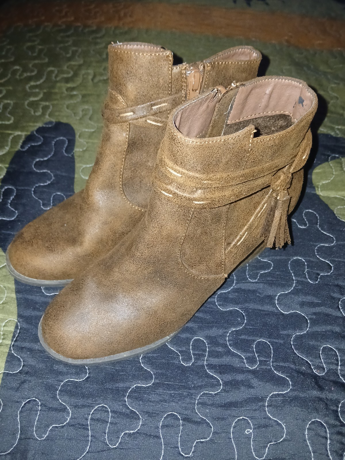 Sugar SGR-HIYA Brown Wedge Ankle Bootie Zip Tassel Comfort Lined Women 6