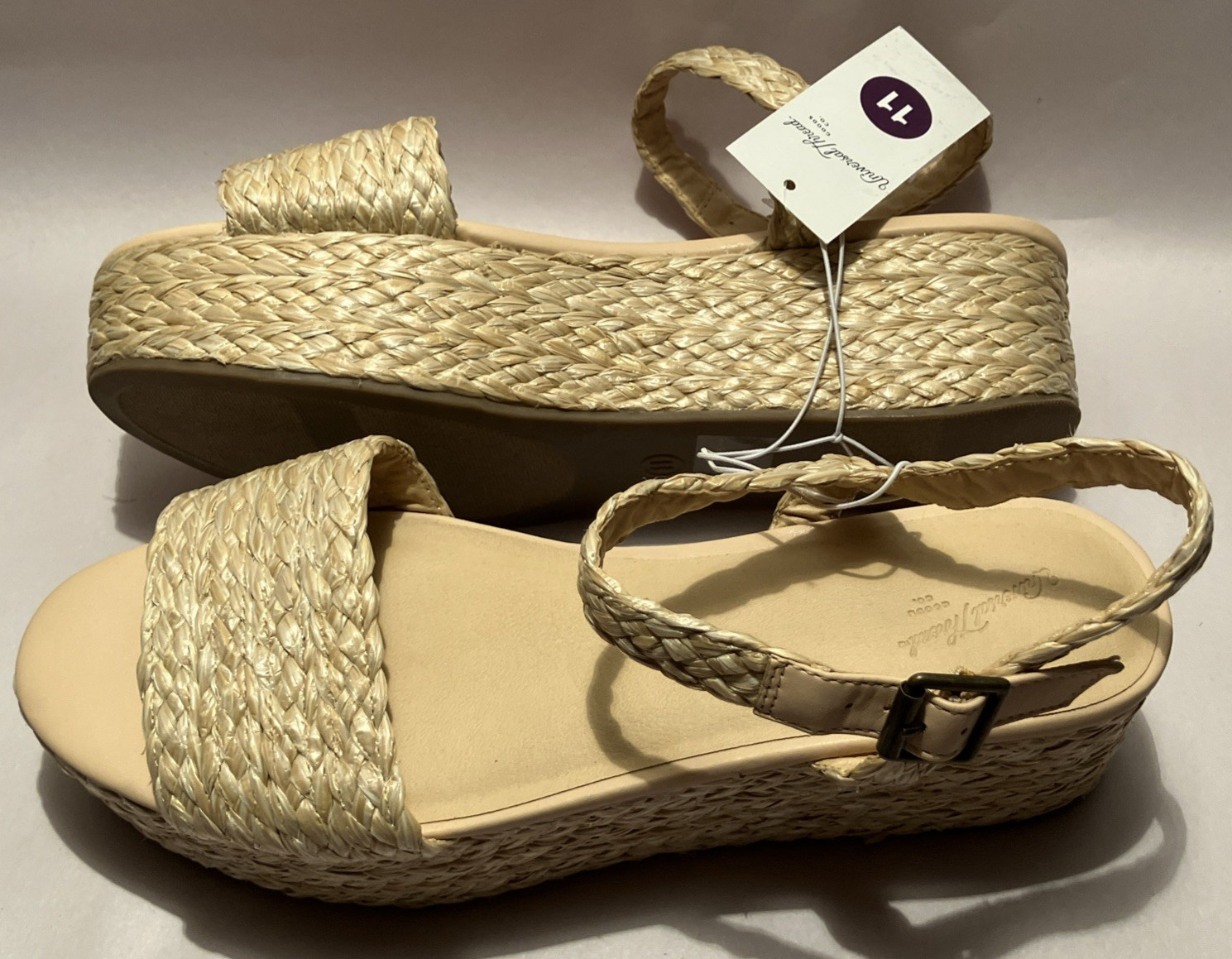 NWT Universal Thread Aurora Womens 11 Tan Straw Platform Cushion Insole Sandals