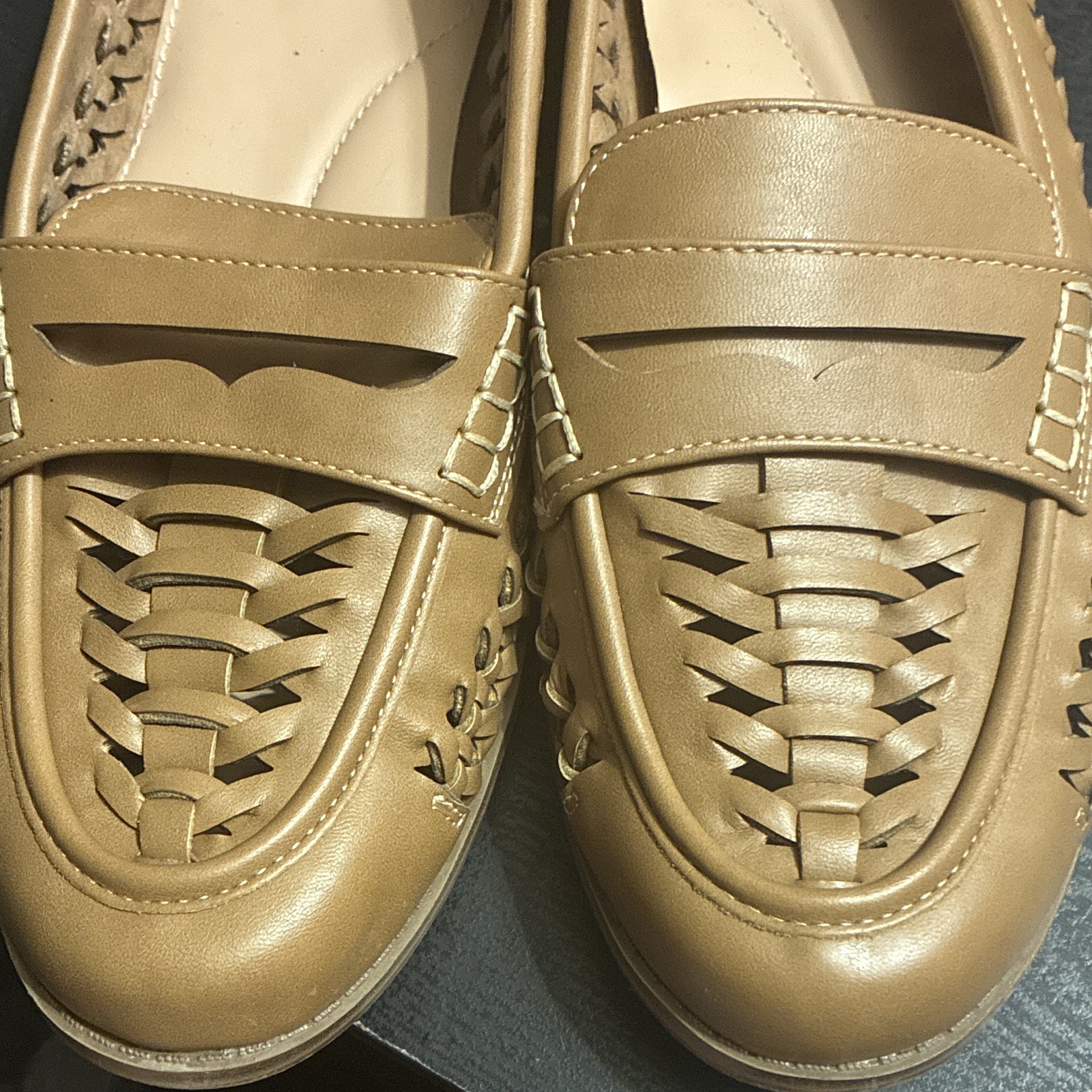Time and Tru Woven Cut-Out Slip-On Loafer Flats Tan Round Toe Women’s US 10