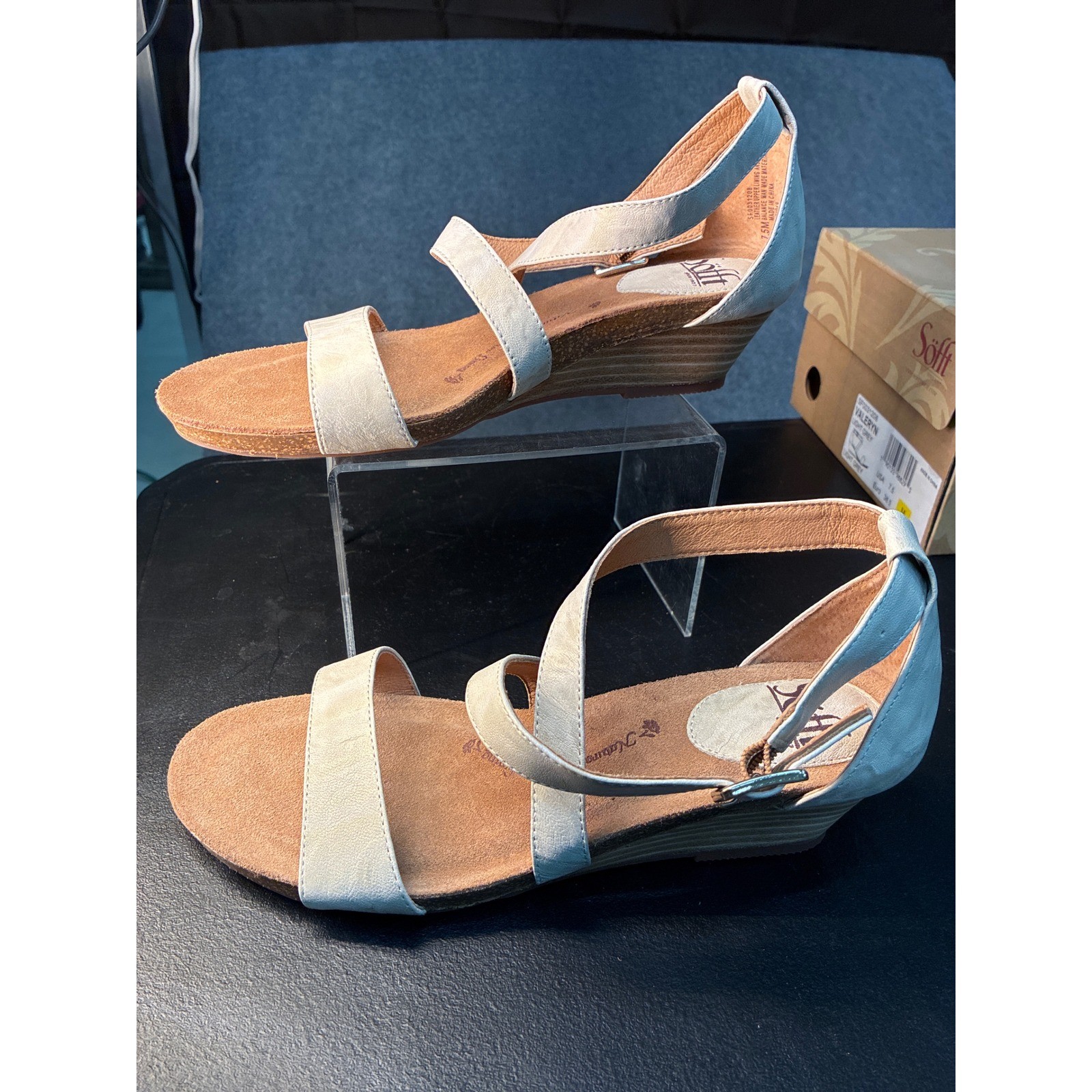 Sofft Valeryn Light Grey Leather Wedge Sandals Multi Strap Buckle NWOT 7.5M