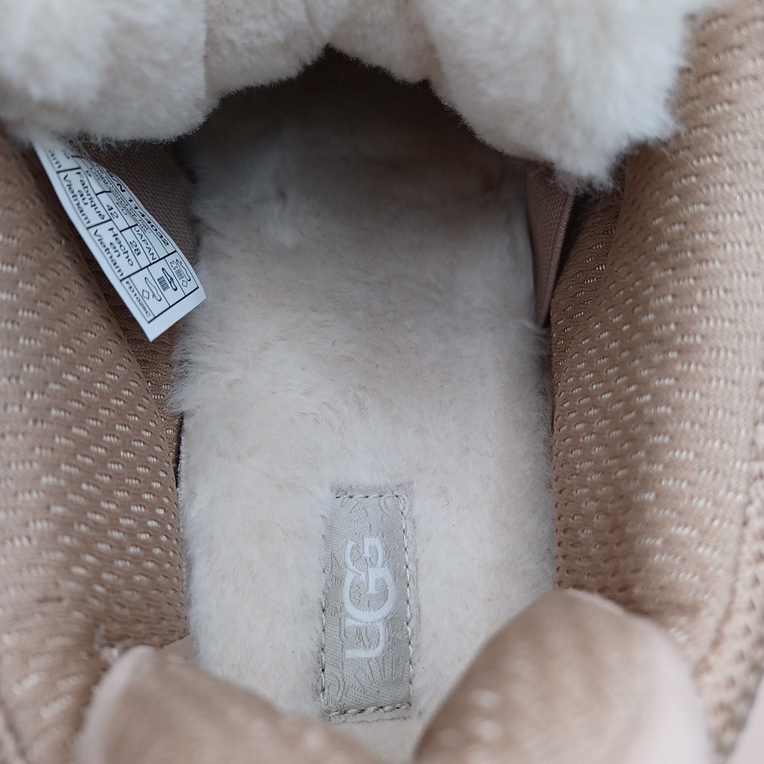 UGG Womens Lowmel Shoes In Sand Size 11 US