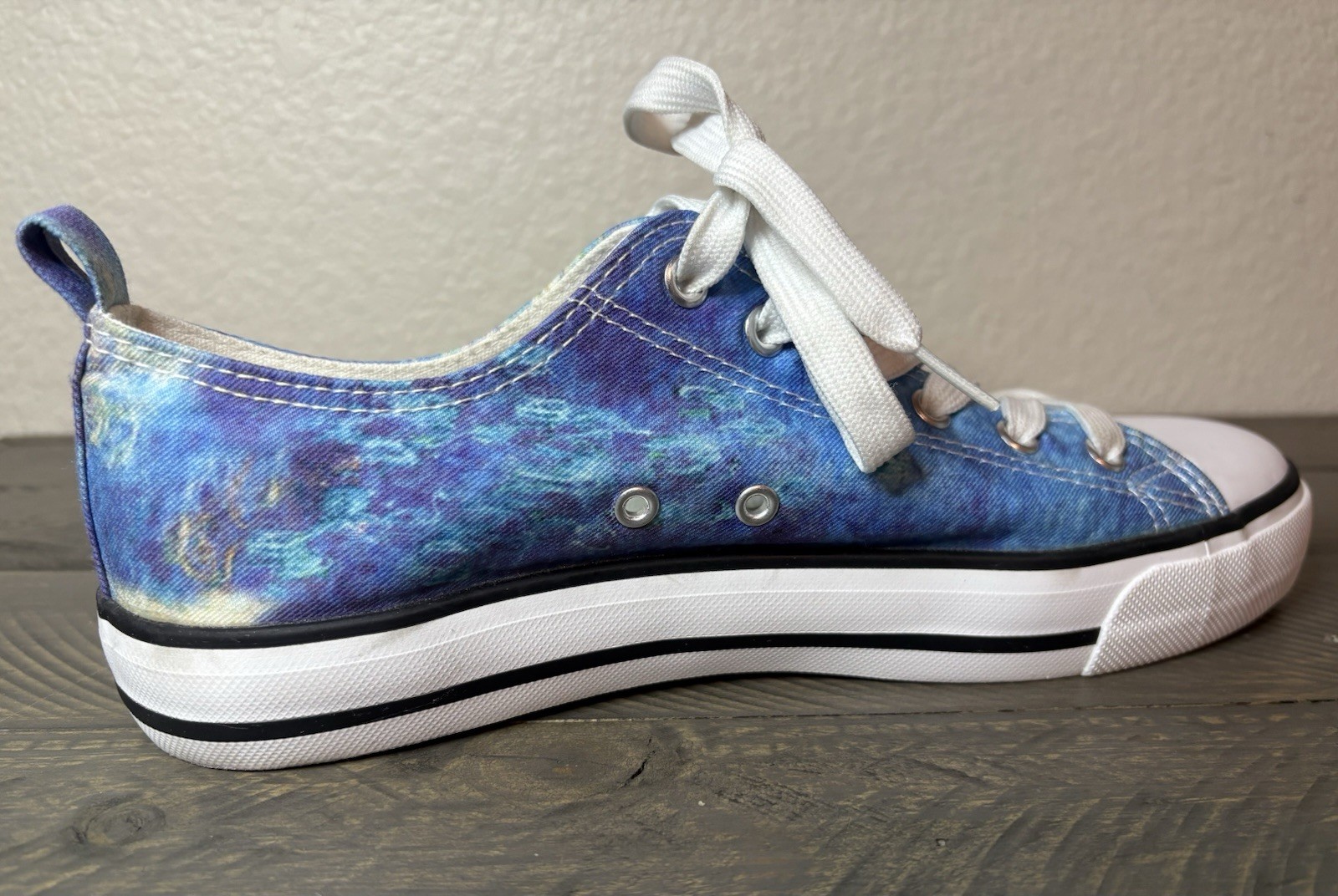 Canvas Low Top Skater Sneakers WOMEN SIZE 10 • PREOWNED • EXCELLENT