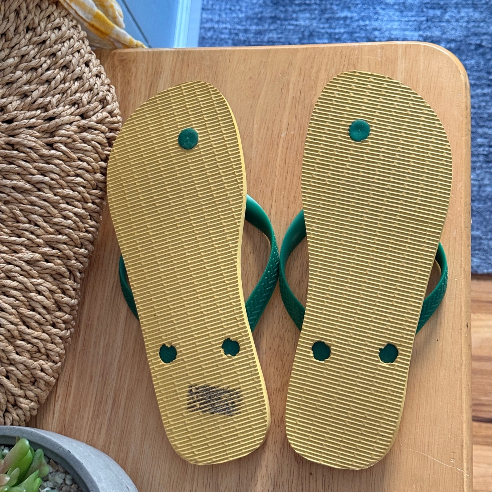Havaianas x Farm Rio Yellow Tropical Parrot Fruit Flip Flops Women 11/12 -M 9/10