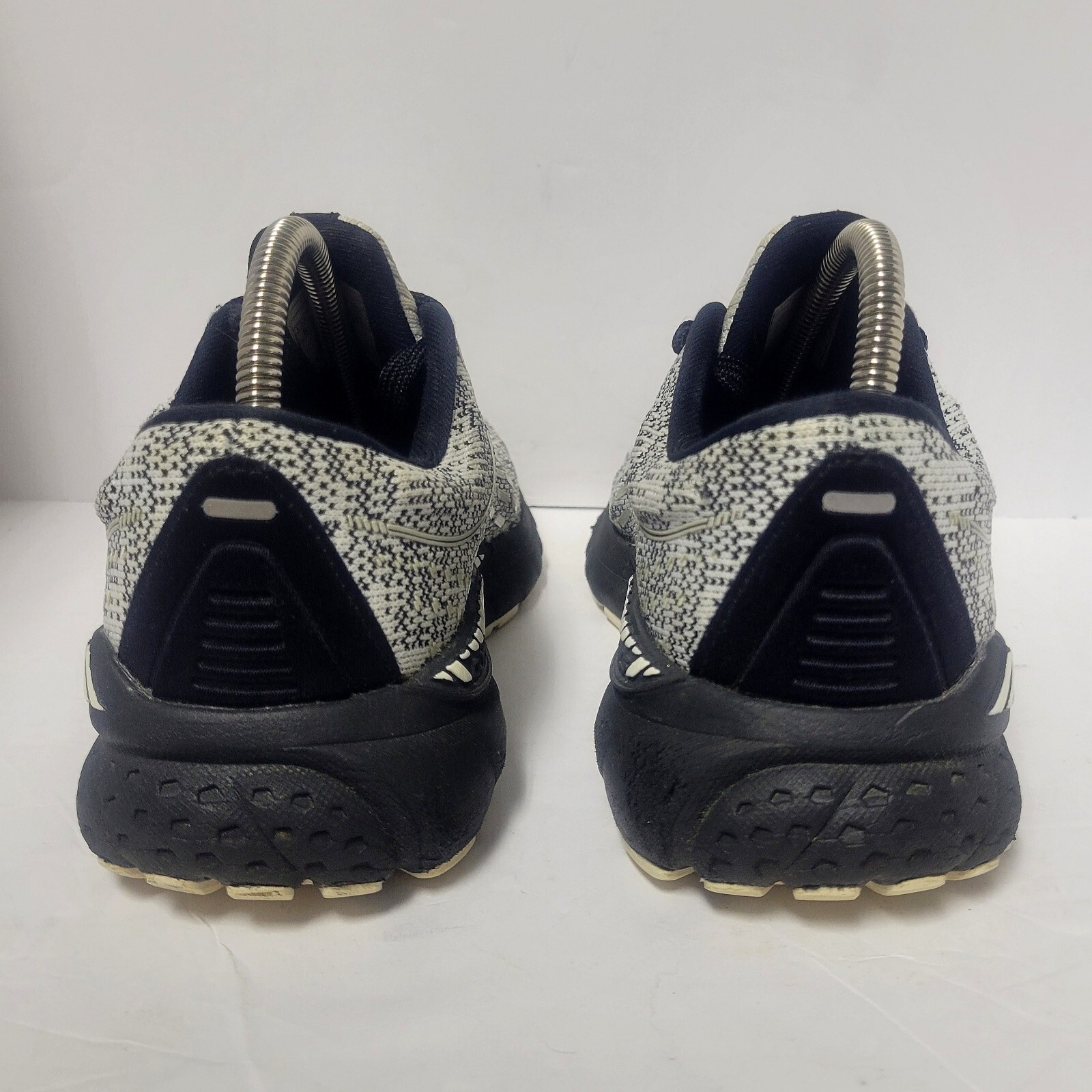 Brooks Adrenaline GTS 21 Womens Sz 8B White Black Running Shoes 1203291B135 Oreo