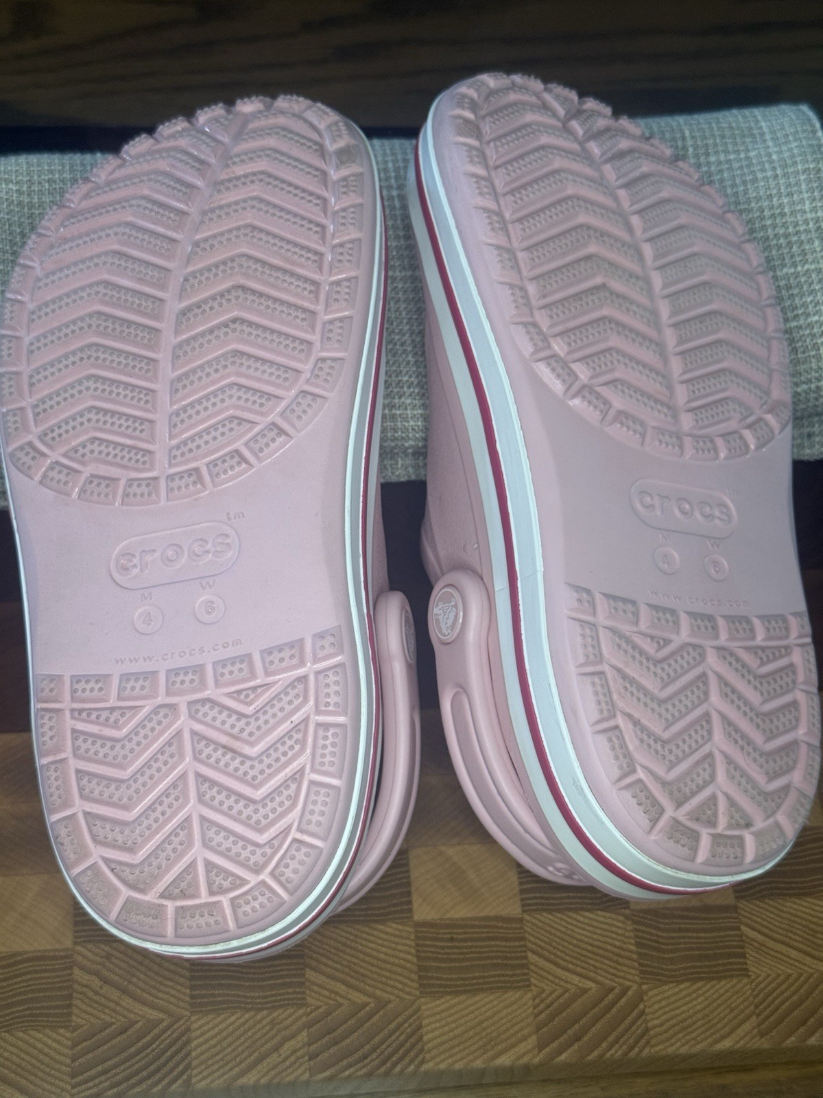 Crocs Crocband Classic Clogs Women’s Size 6 Pink Slip On Comfort Shoes EUC