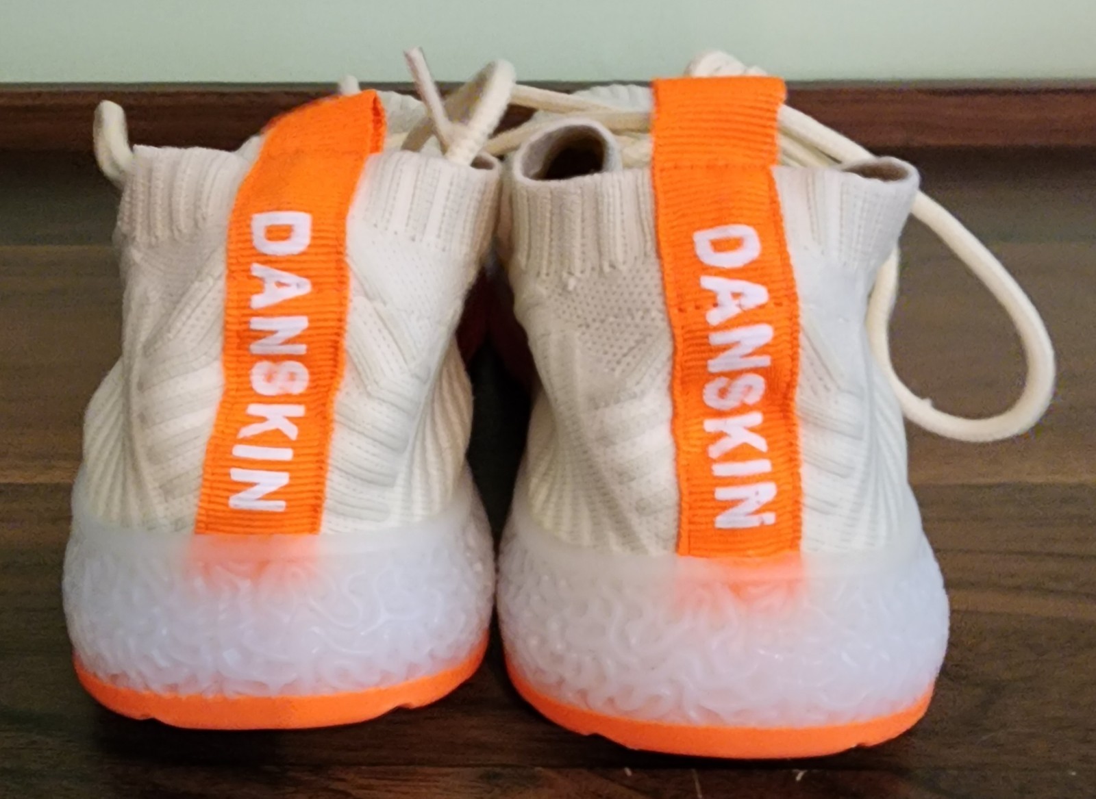 Danskin Womens Positive Neon Sneakers Knit Sock Lace Up Orange Cream Size 8.5