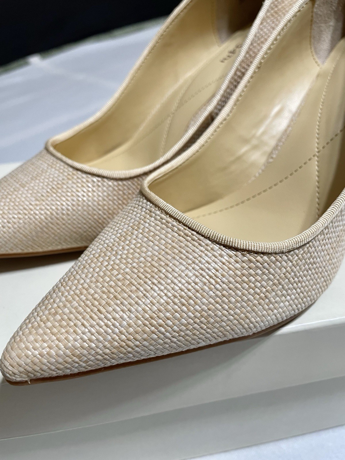 On 34th Jeules Cream Raffia Pumps Pointed Toe Nude Heels Coastal Classic Size 8
