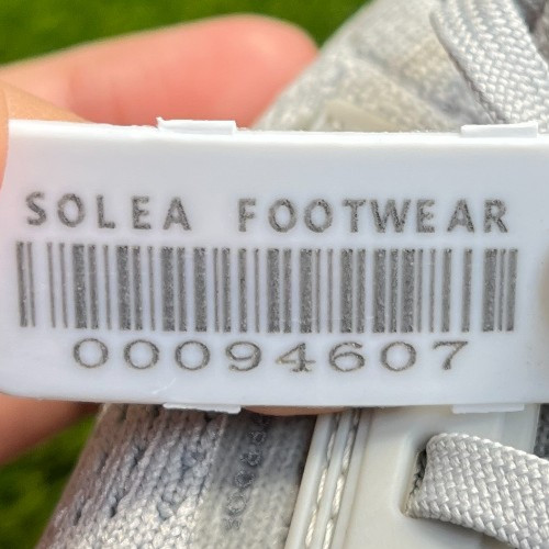Flux Footwear Adapt Waterproof Runner Lunar Gray Womens Size 6.5 Athletic Shoes
