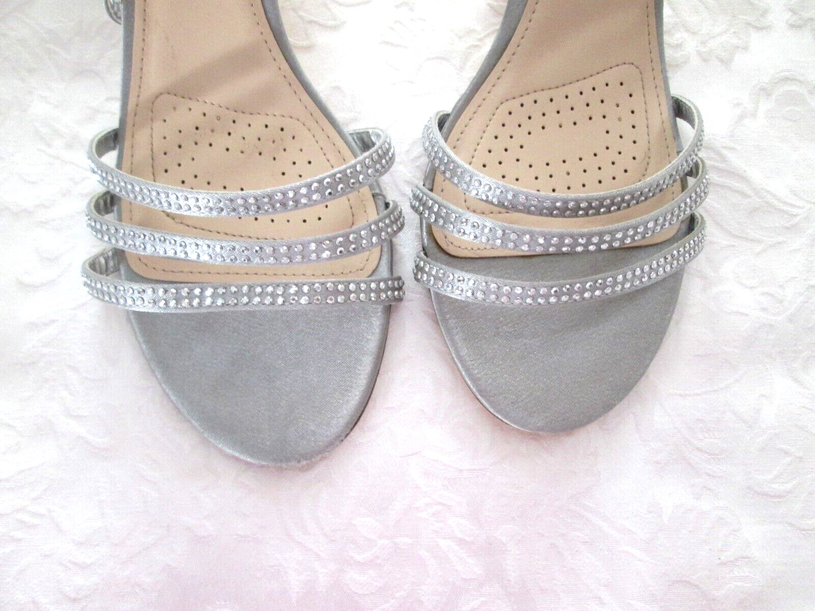 TOUCH OF NINA SILVER FABRIC EMBELLISHED STRAPS ANKLE STRAP COMFORT FOOTBED 7.5M