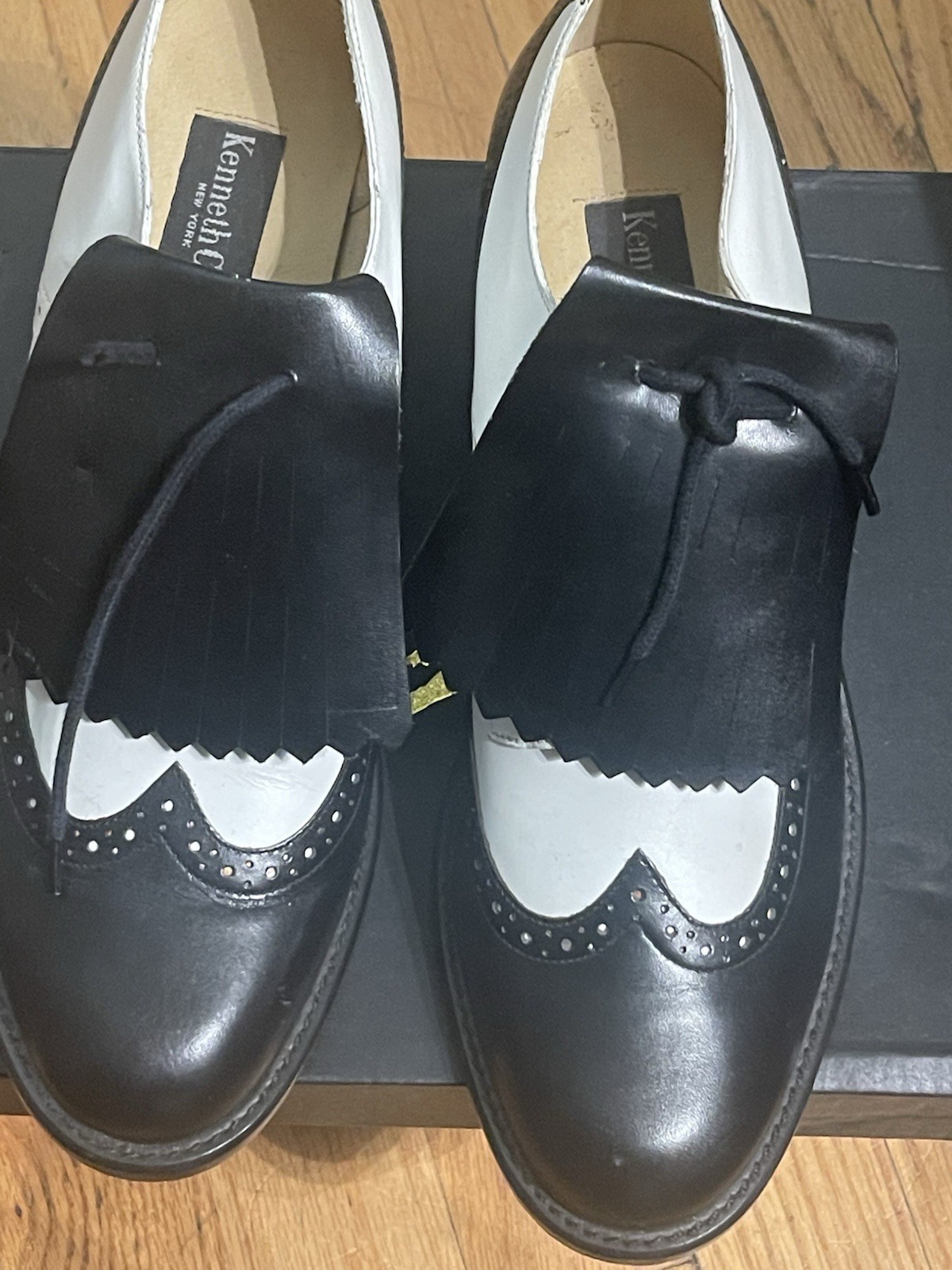 Kenneth Cole Women’s Black/White Leather Wingtip Brogue Oxford Flats 9.5M #181