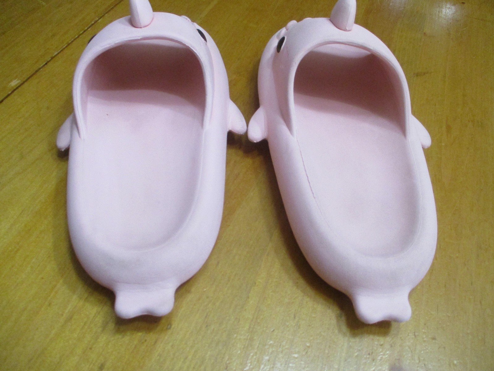 Ladies Shark Slides Cloud Shoes/Slippers,Pink Size 38-39 EU,8-8.5 US