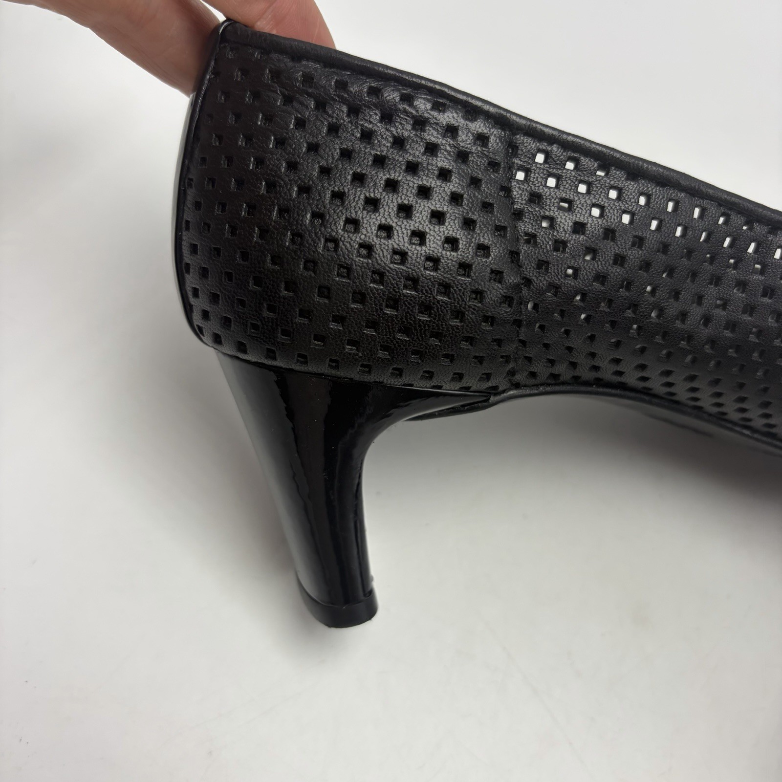 Stuart Weitzman Heels Womens Perforated Black Leather Heels Shoes Read