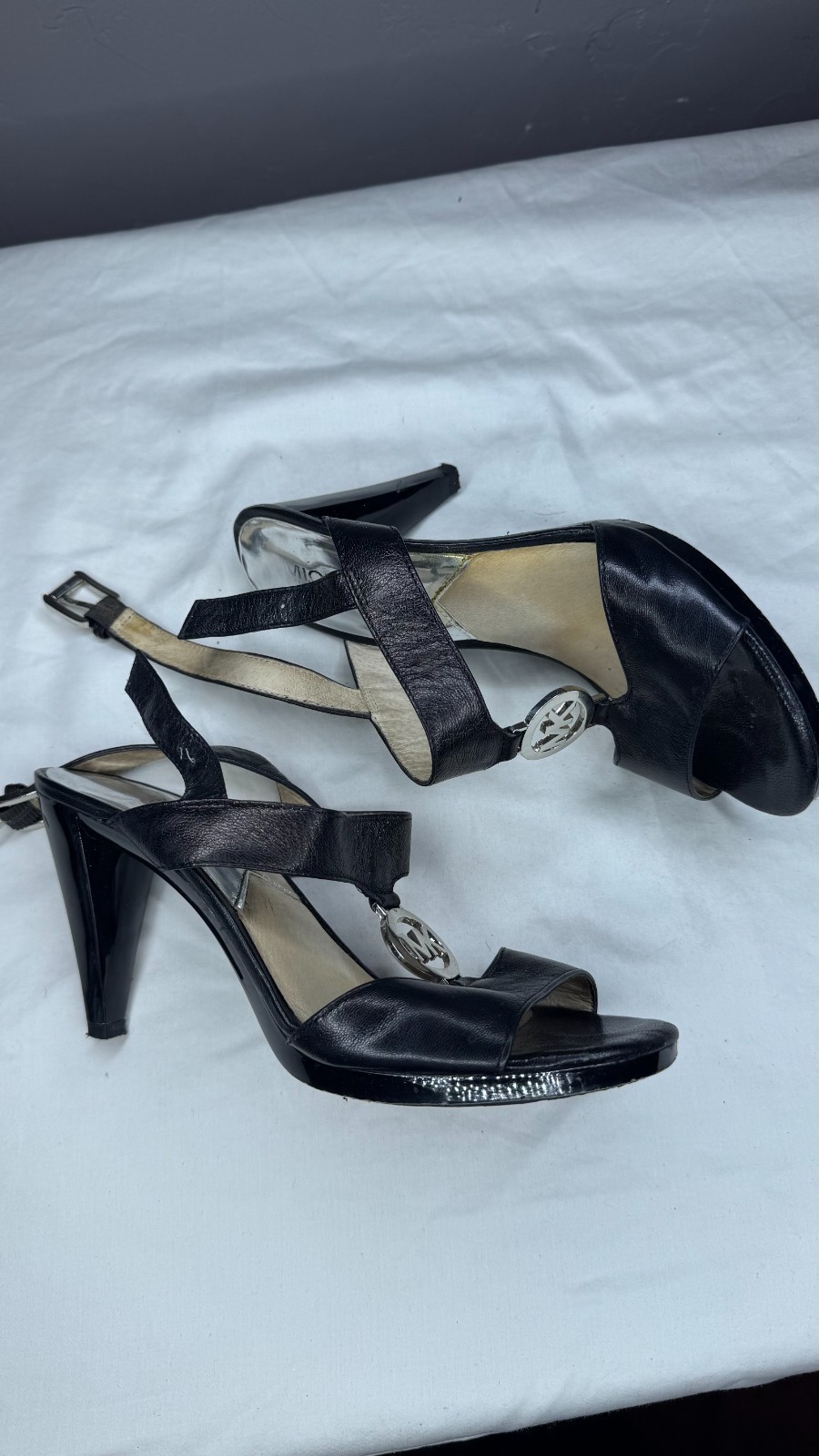 Michael Kors Holly T-Strap Black Glazed Leather Heels Sandals Women’s Size 6M