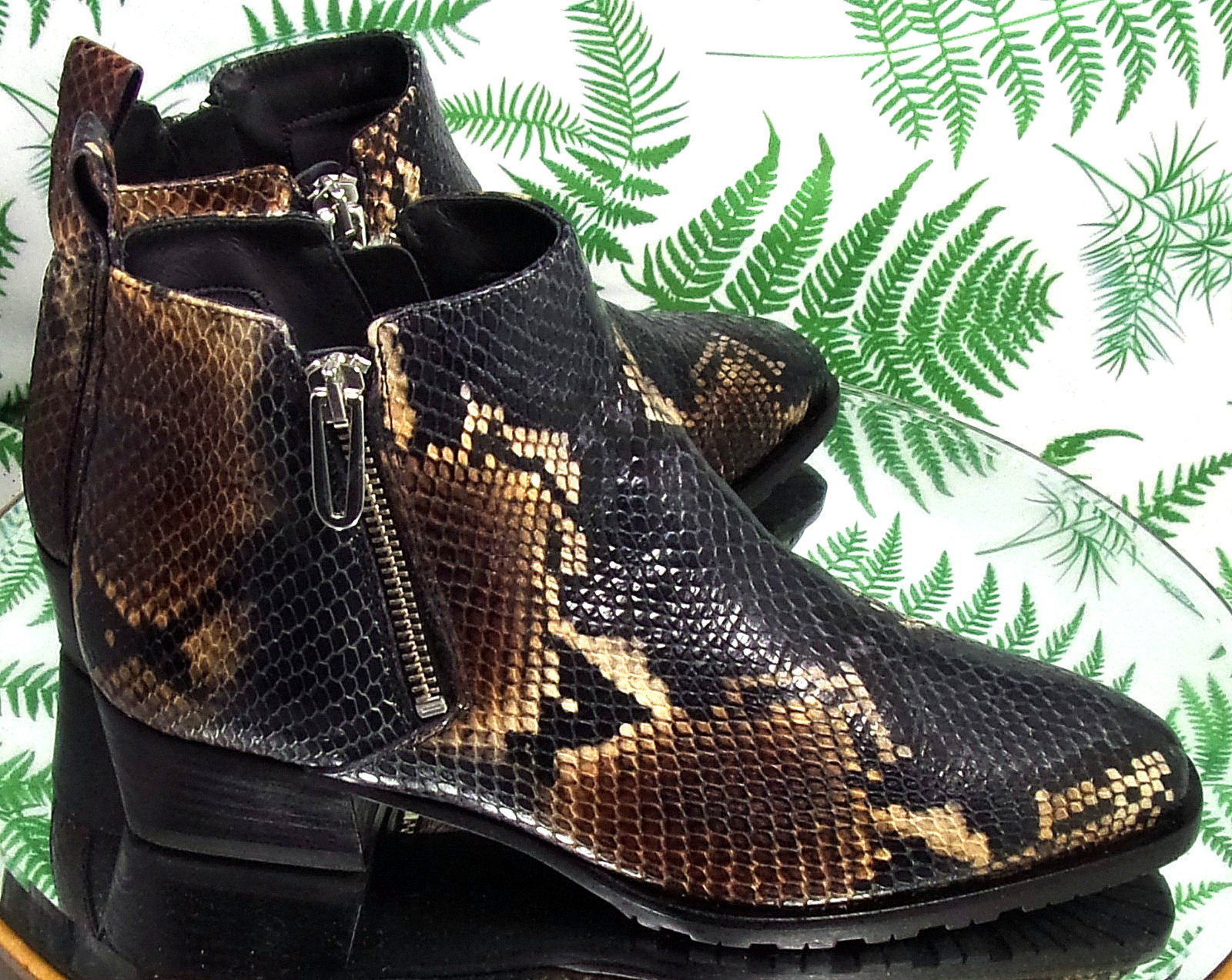 AQUATALIA FUOCO SNAKE PRINT LEATHER FASHION ANKLE BOOTS SHOES WOMENS SZ 7.5 M