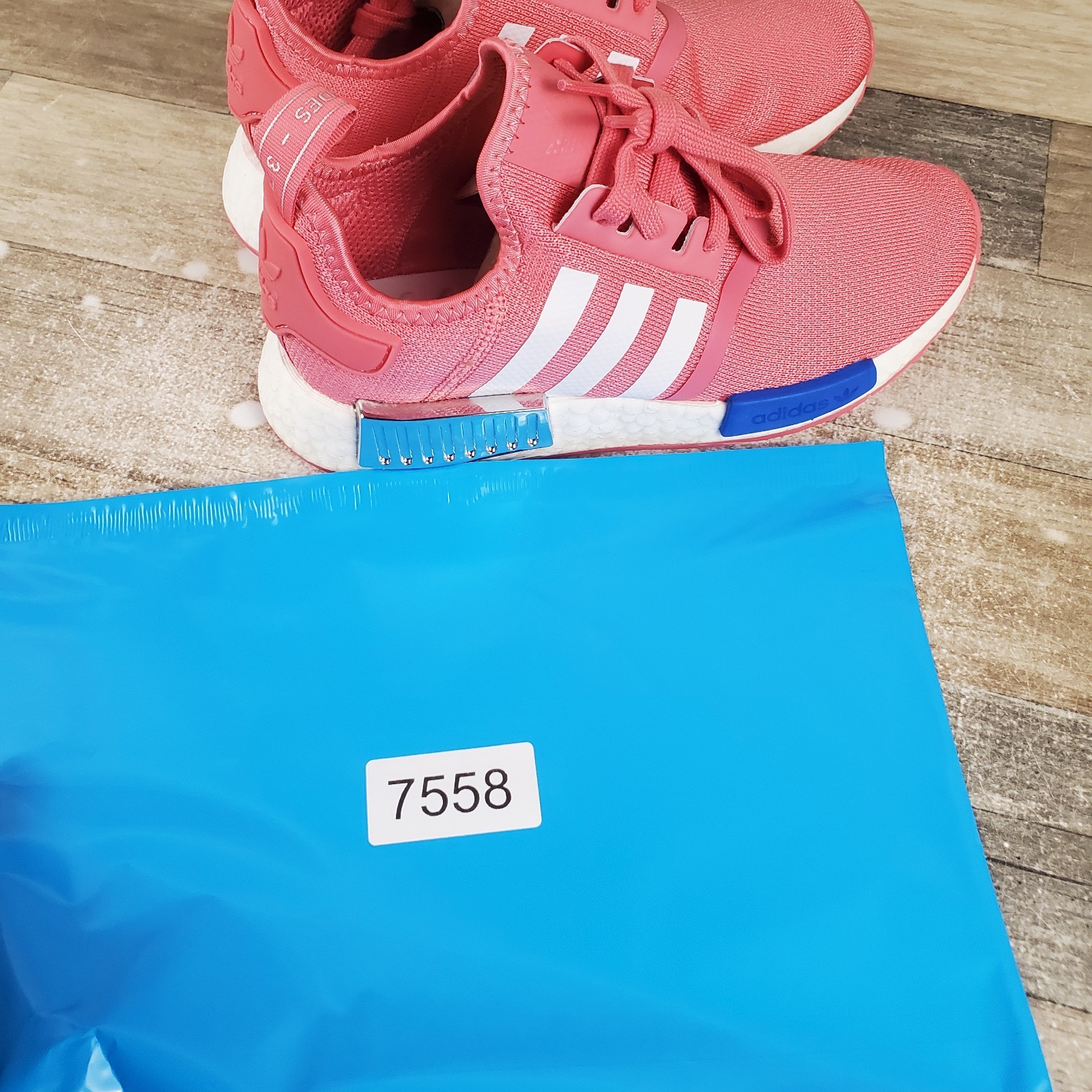 Adidas Originals NMD_R1 Womens Shoes Sz 6.5 Pink Lace-Up Low Top Sneakers