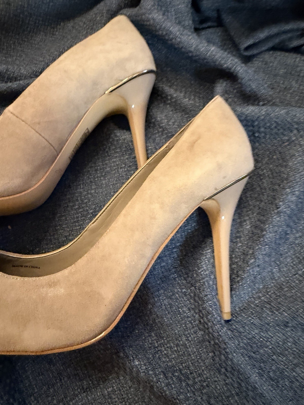 White House Black Market Tan Golden Brown Suede Heels size 8.5 Olivia Fungi