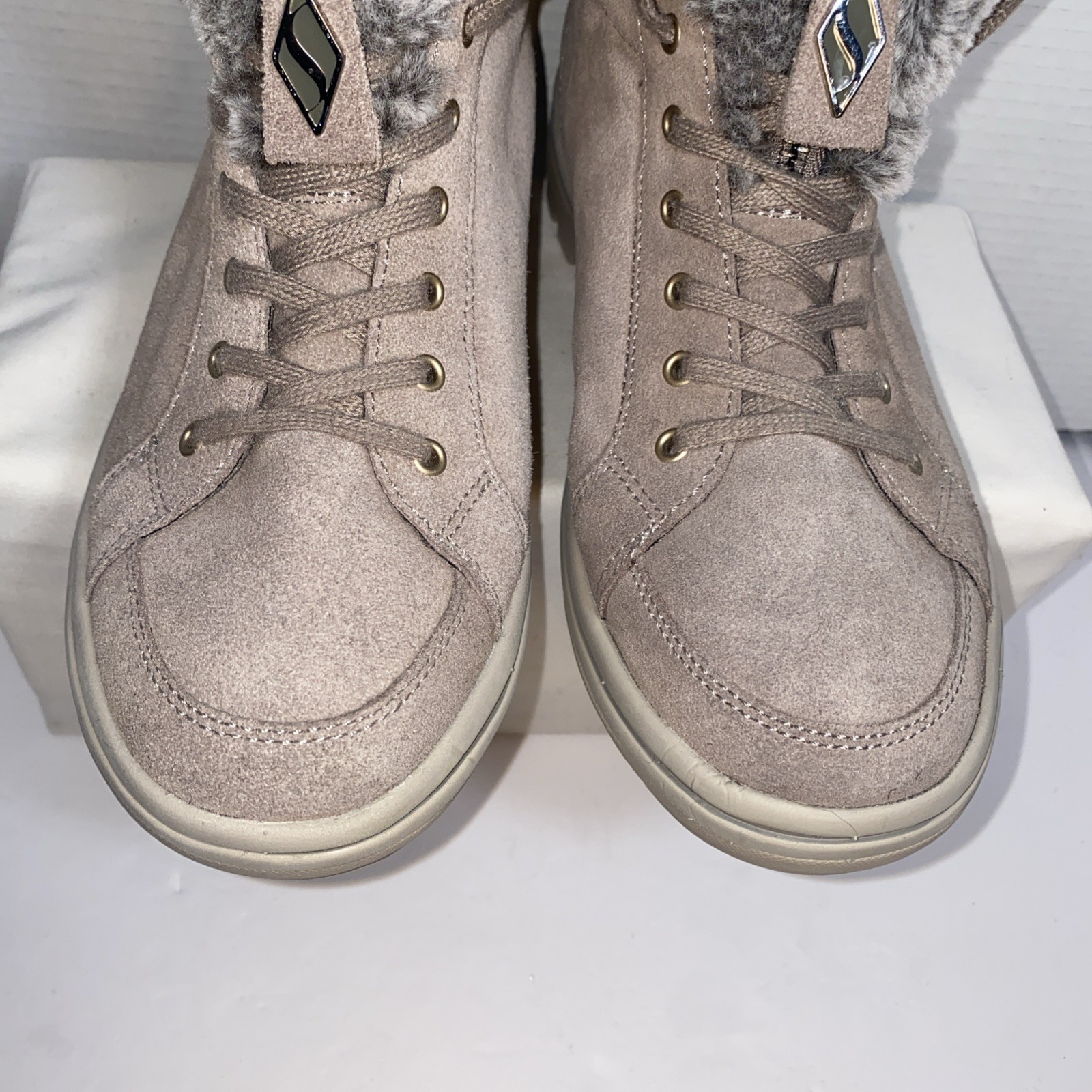 Skechers Street Cleat Everyday Chillz Suede Ankle Boot Style Taupe Women 8.5