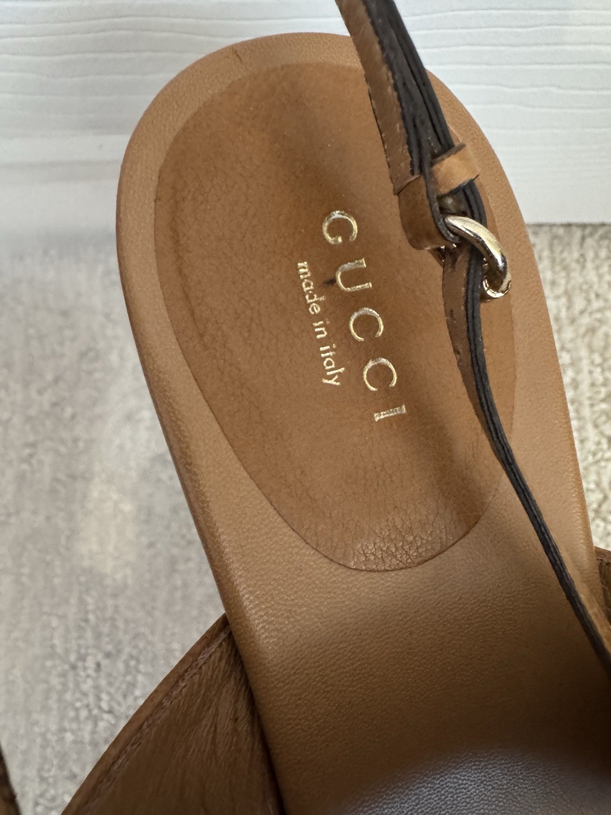 Gucci Women’s Brown Leather Strappy Thong Sandals Ankle Strap Buckle Logo EU 41