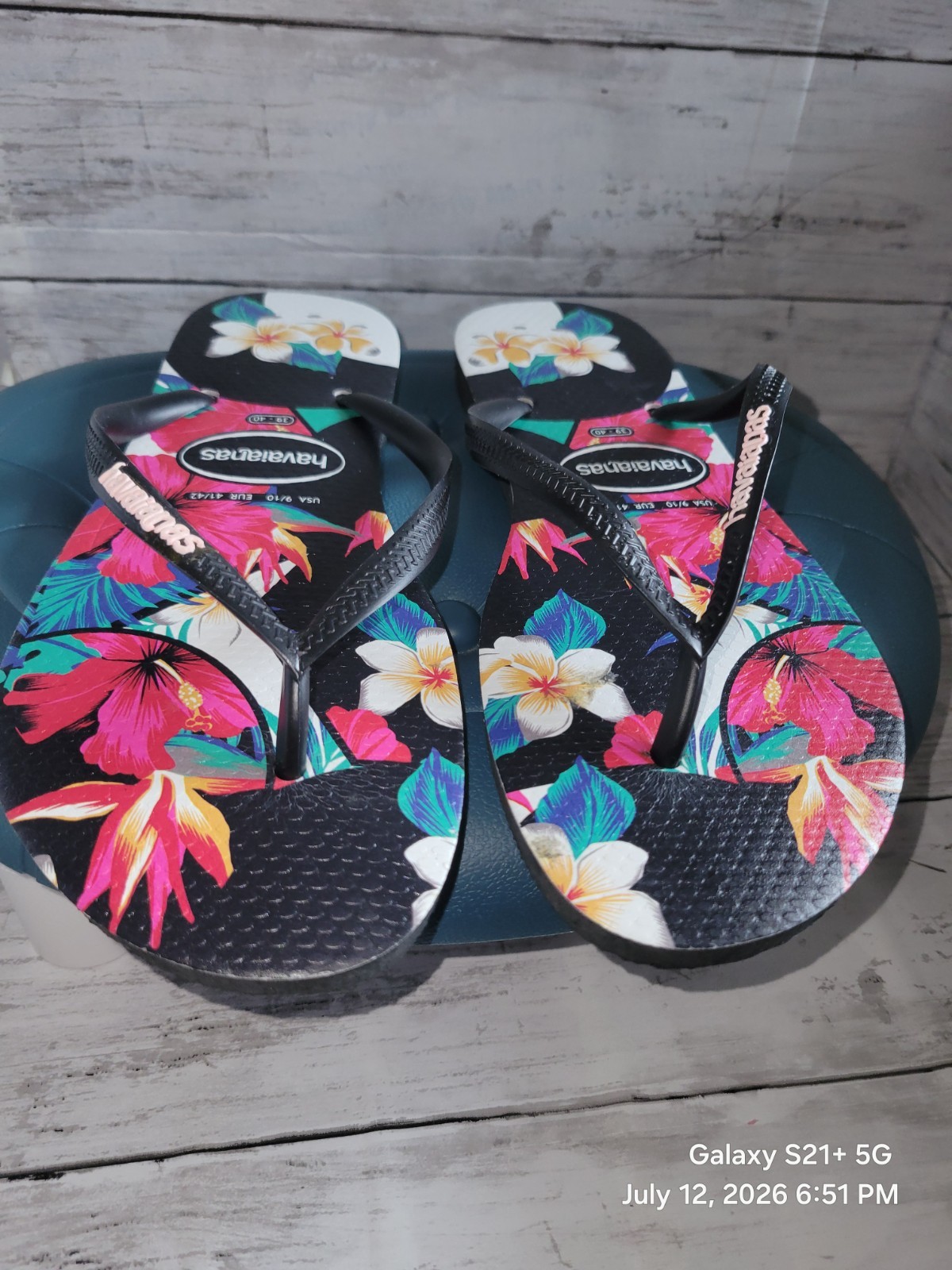 Havaianas Women’s Floral Flip Flop Sandals Logo Accent Black US 9/10 EU 41/42