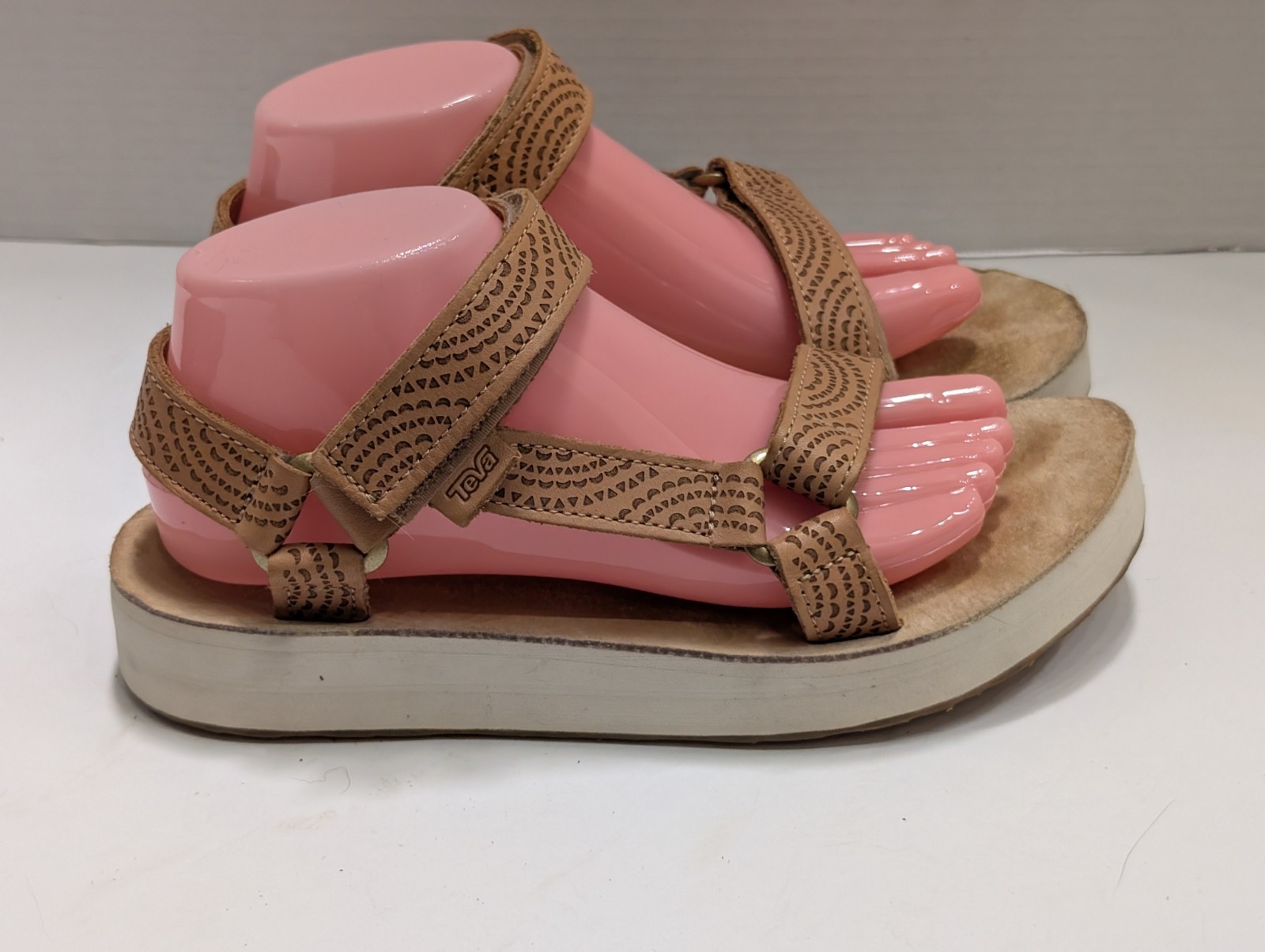Teva Women’s 9 Midform Leather Sandals Universal Open Toe Tan D1