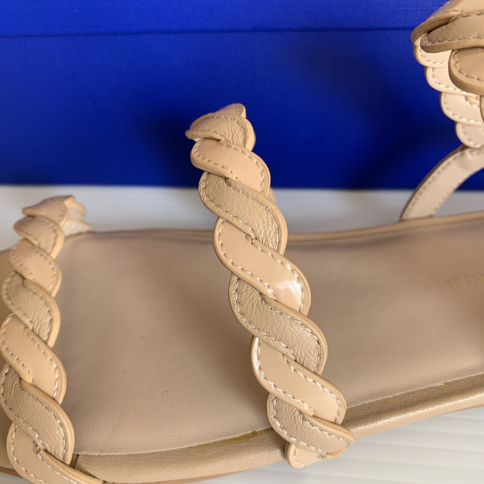 Womens Stuart Weitzman Sz 7M (37.5) Twistie Flat Sandal Golden Beige MSRP $425