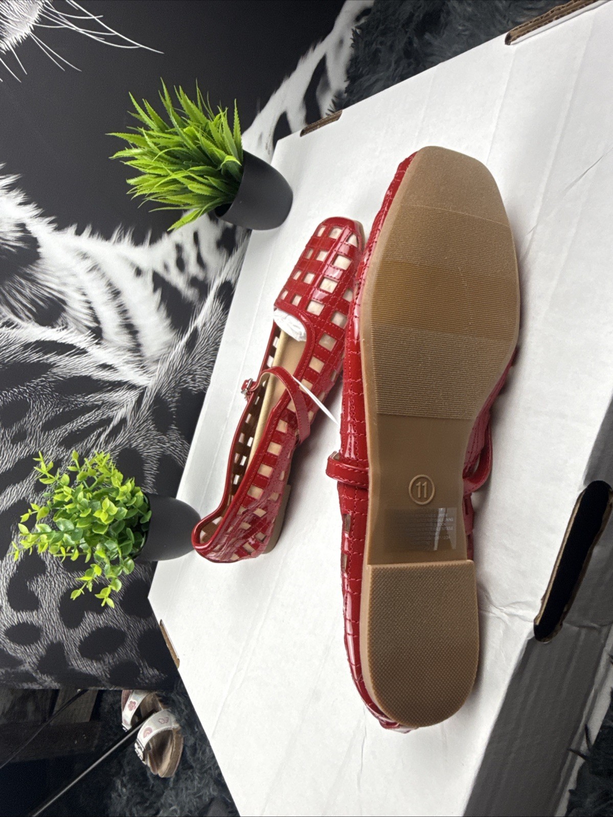 red Wild Fable Lorelei Woven Mary Jane flats feature a lattice-style Size 11
