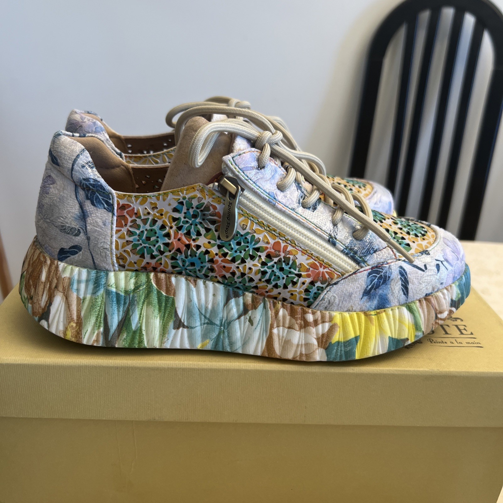 Spring Step L’Artiste Beige Leather Platform Sneakers Multicolor Floral Size 37