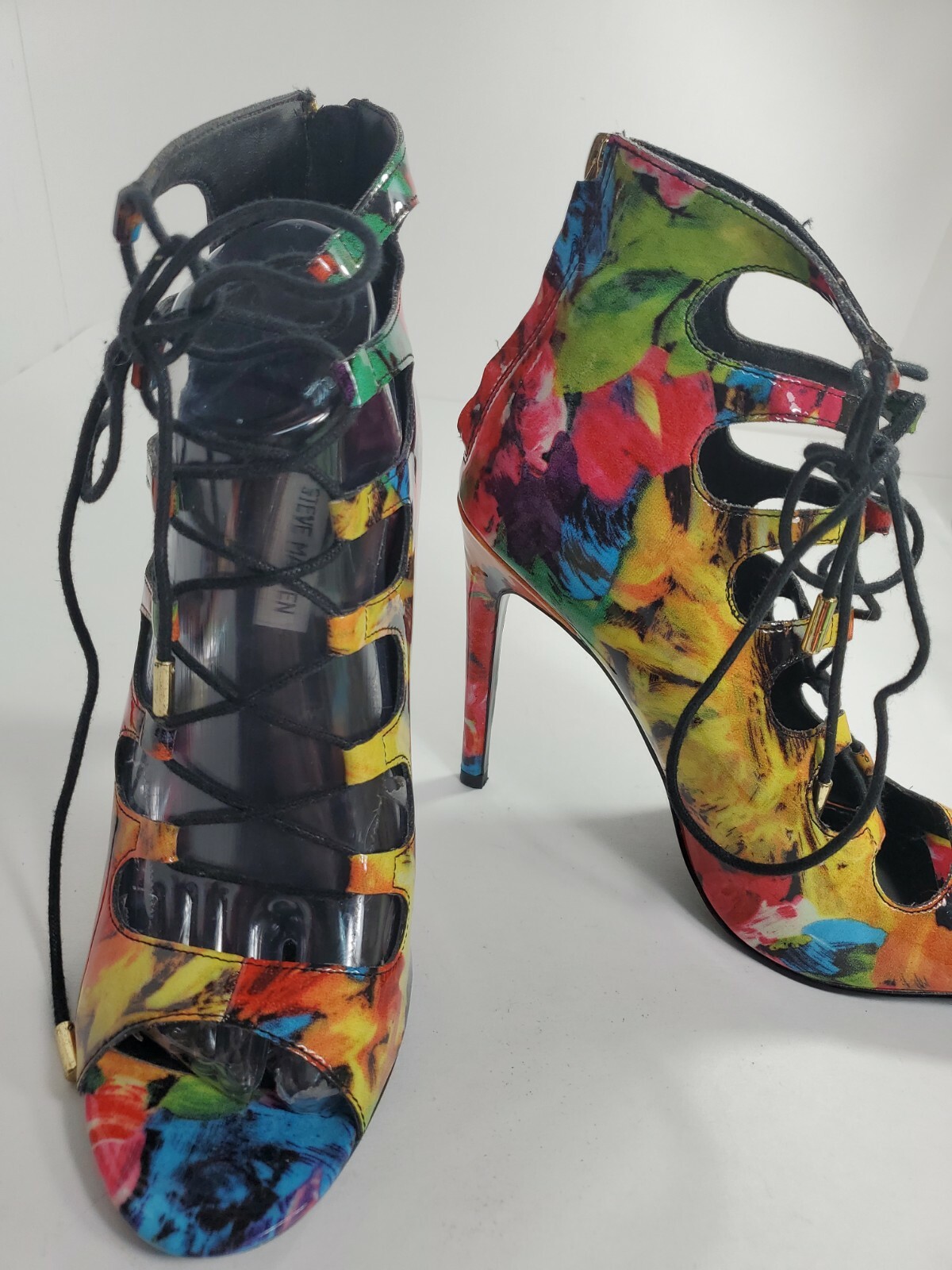 Steve Madden Beautiful Super Colorful Abstract Pattern 4.5″ heels Sandal 9M