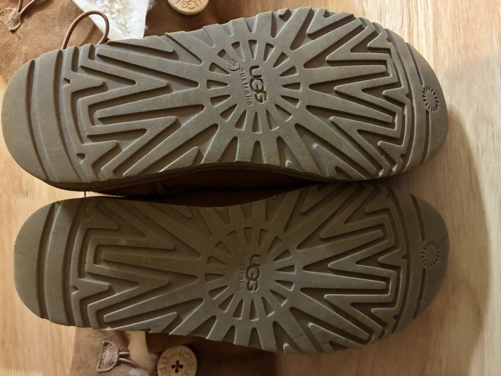 UGG Australia Bailey Button Triplet Brown Suede Sheepskin Boots Womens US 8