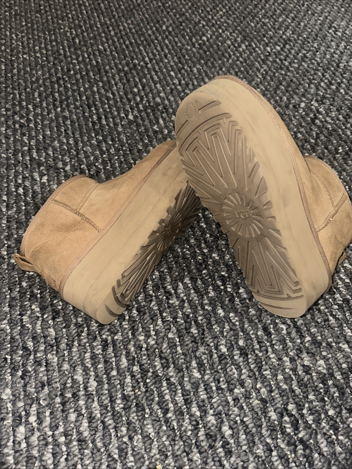 UGG Women’s Classic Ultra Mini Platform Chestnut Boots 1135092 Size 8