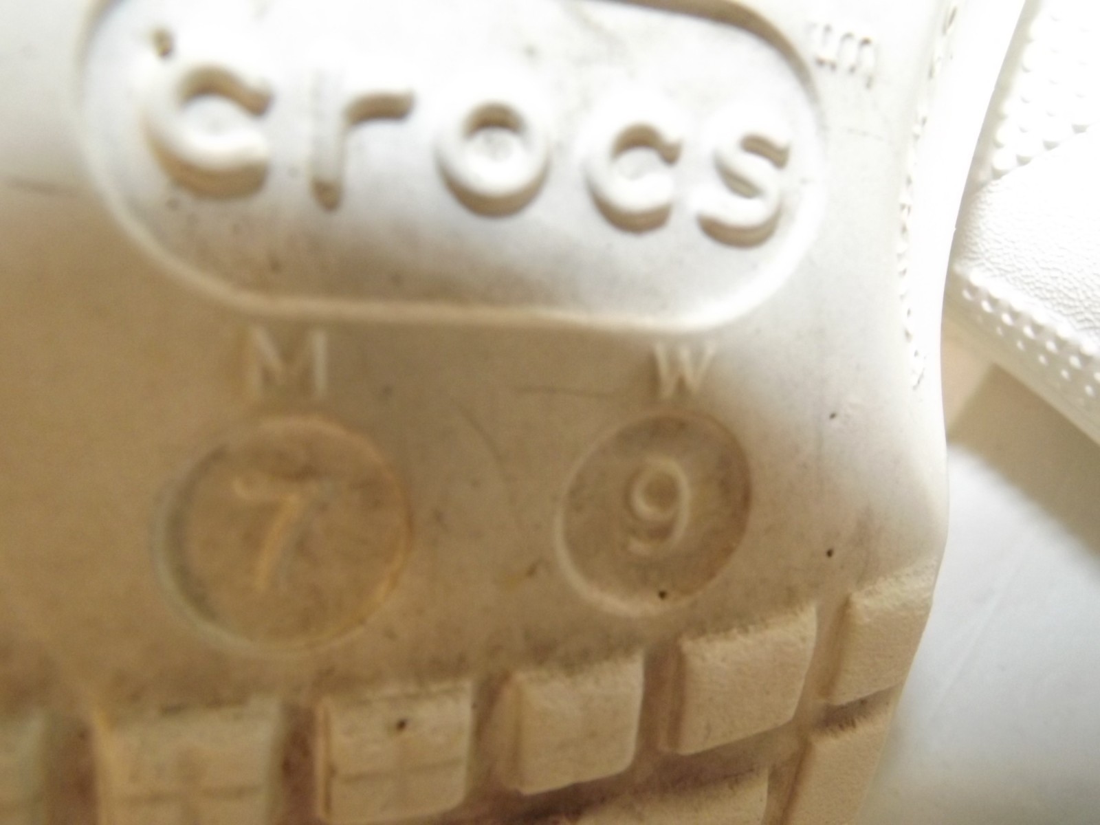 Crocs Unisex Adult Classic Unlined Clog Shoes Mens Size 7 Womens 9 White