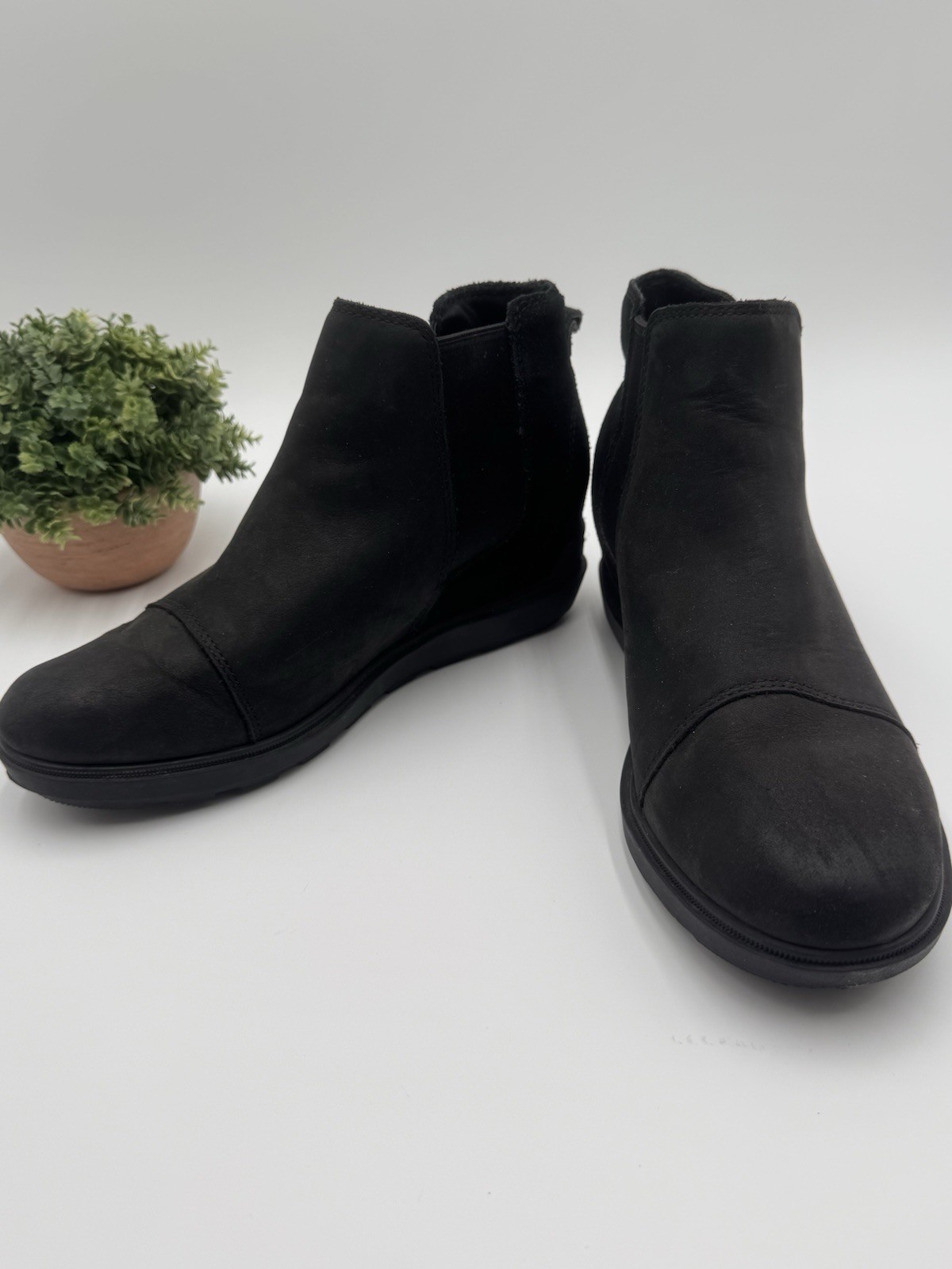 Sorel Women’s Evie II Chelsea Boot Black Waterproof Leather/Suede 7.5