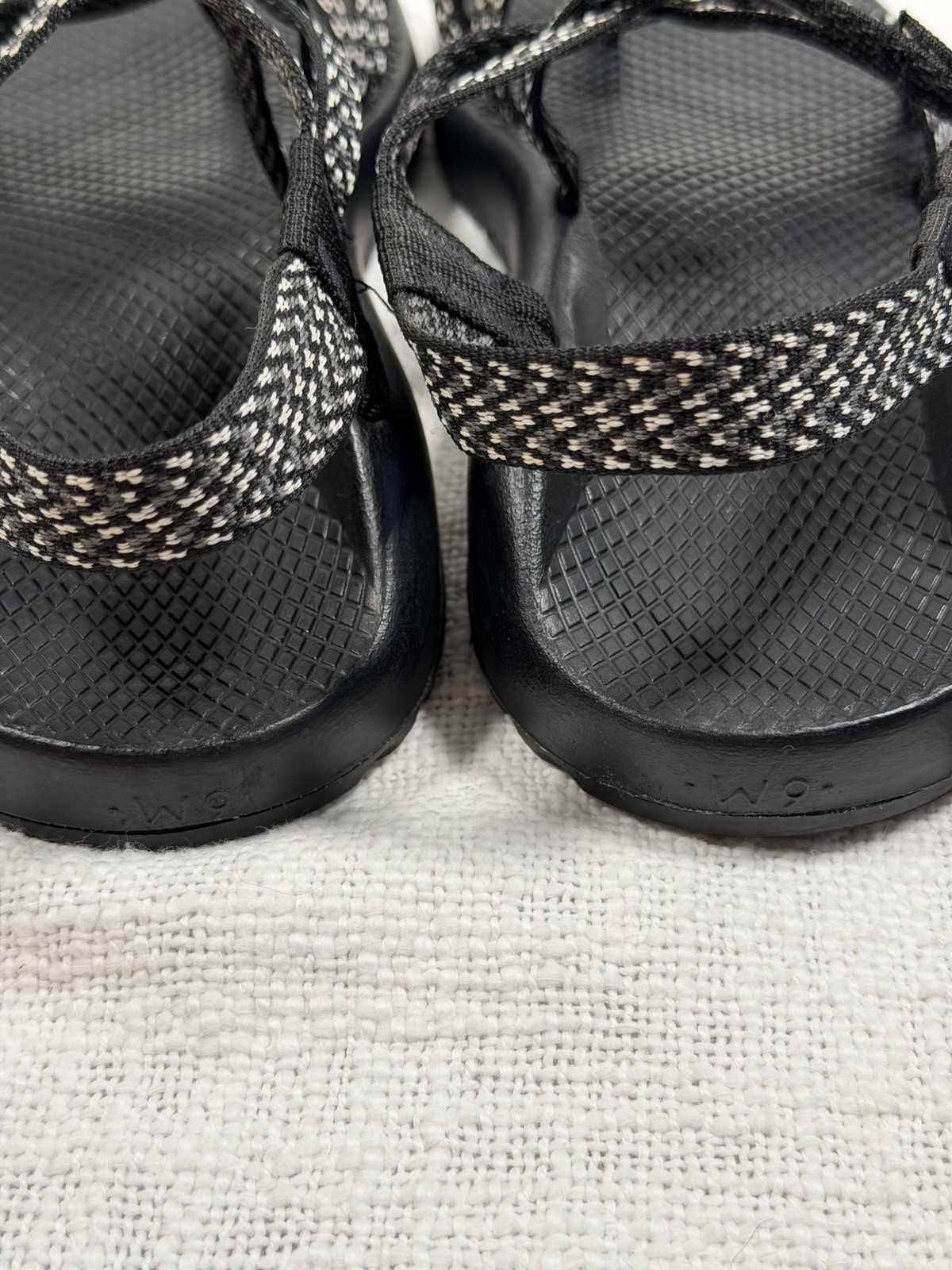 Chaco ZX/2 Classic Womens 9 Black White Toe Loop Sandals J106266 Excellent