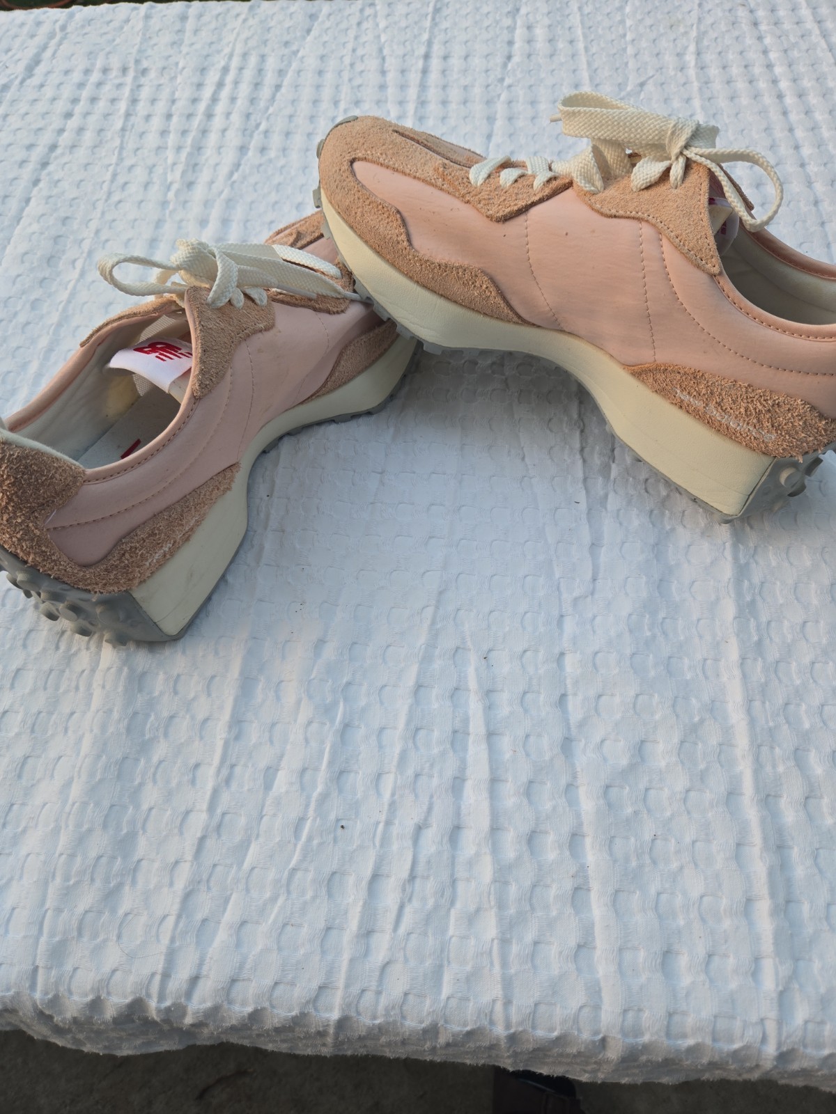 New Balance 327 U327LN Pink Suede Sneakers Women’s Sz 12 / Men’s 10.5 Casual