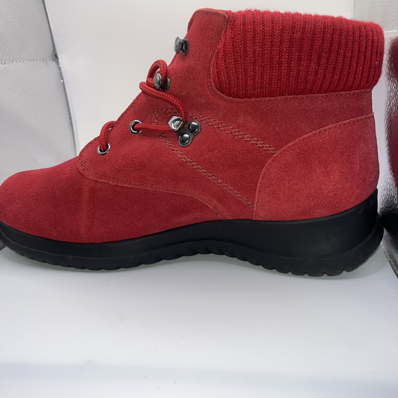 Wanderlust Boston Red Suede Women’s Size 10Boots #183276 eyelet and hook lace up