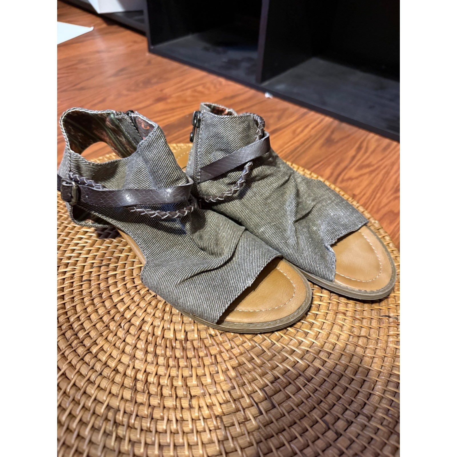Blowfish Malibu Babie Smokey Grey Canvas Ankle Strap Sandals Womens 7.5