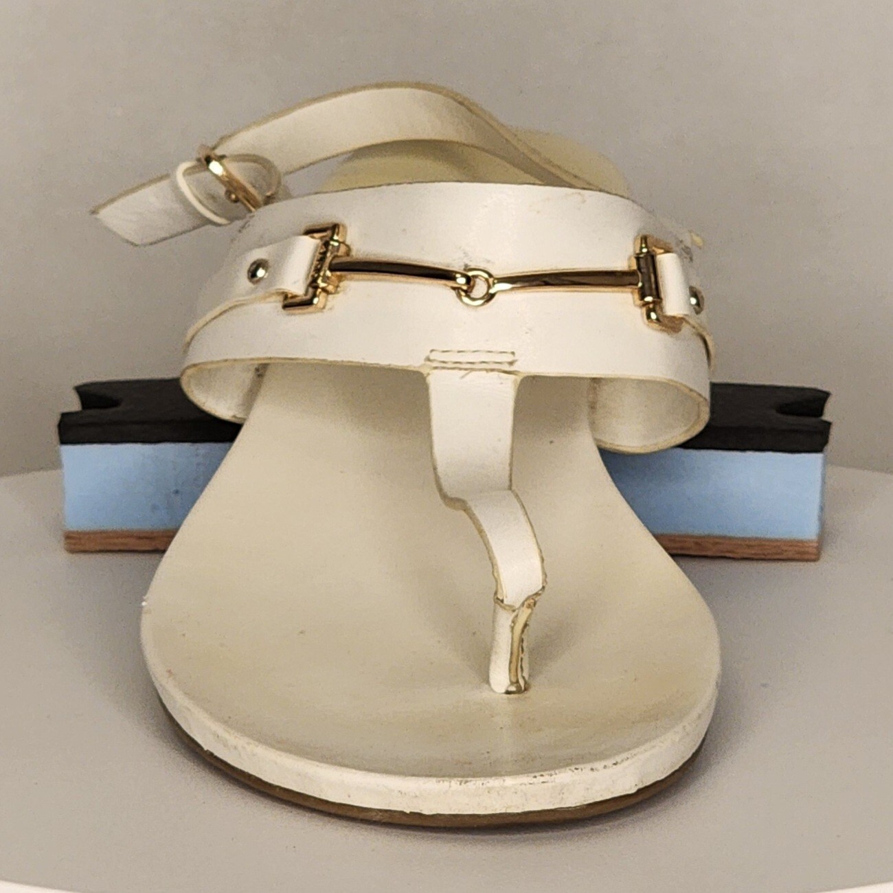 Aldo White Faux Leather Thermoplastic Rubber Sole Gold Buckle Sandals Women 8.5