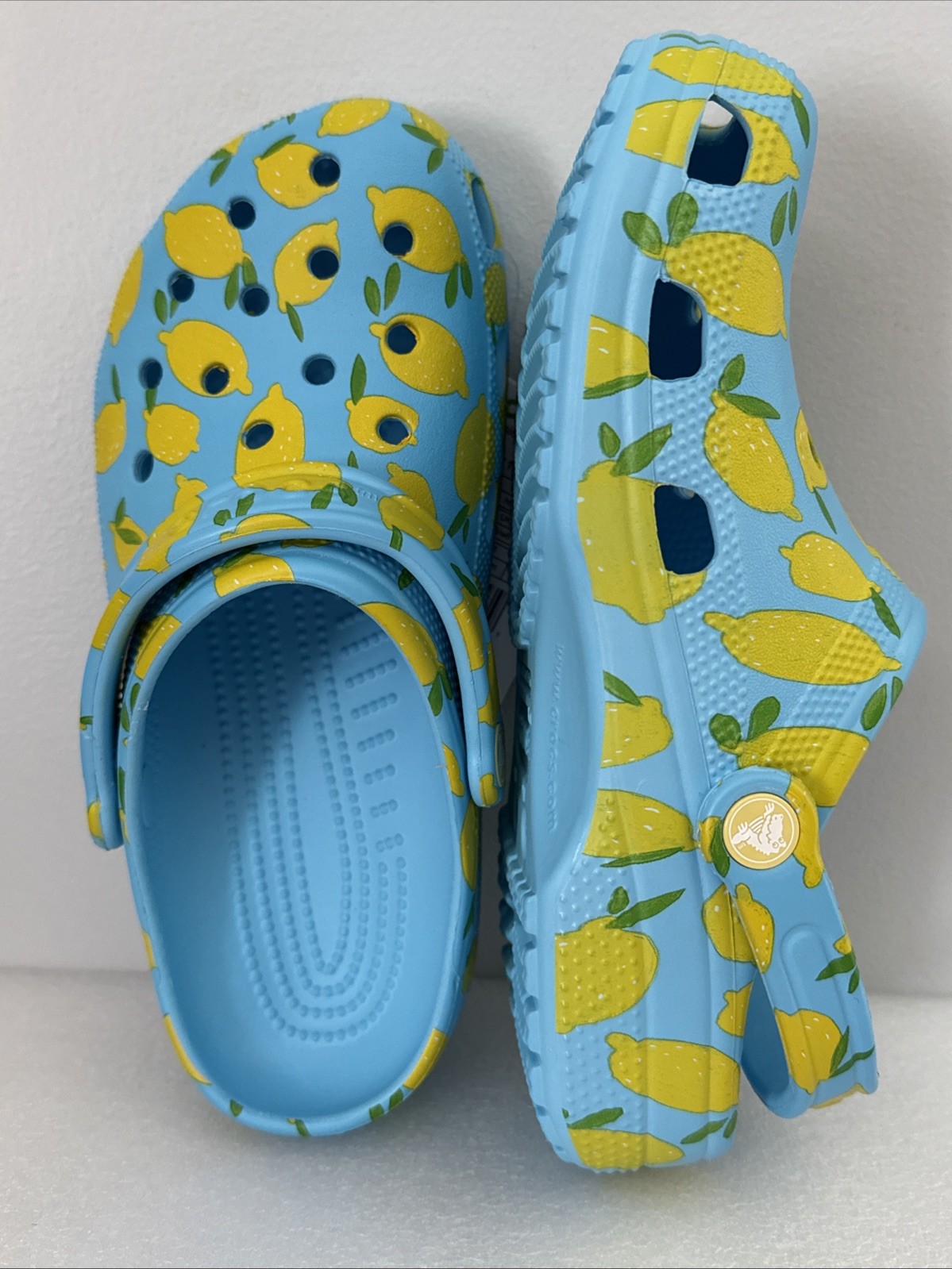 Crocs Classic Fresh Fruits Clog Lemons Womens 8 Blue / Yellow / Tinted Glass