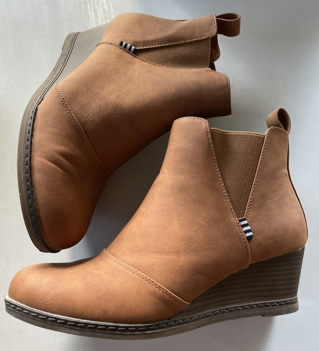 VEPOSE NEW YORK Women’s Brown Pull-On Wedge Round Toe Ankle Boots Size: 8M