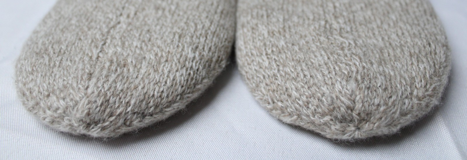 Quince Women’s Fleece Lined Gripper Slipper BE5 Natural See Description