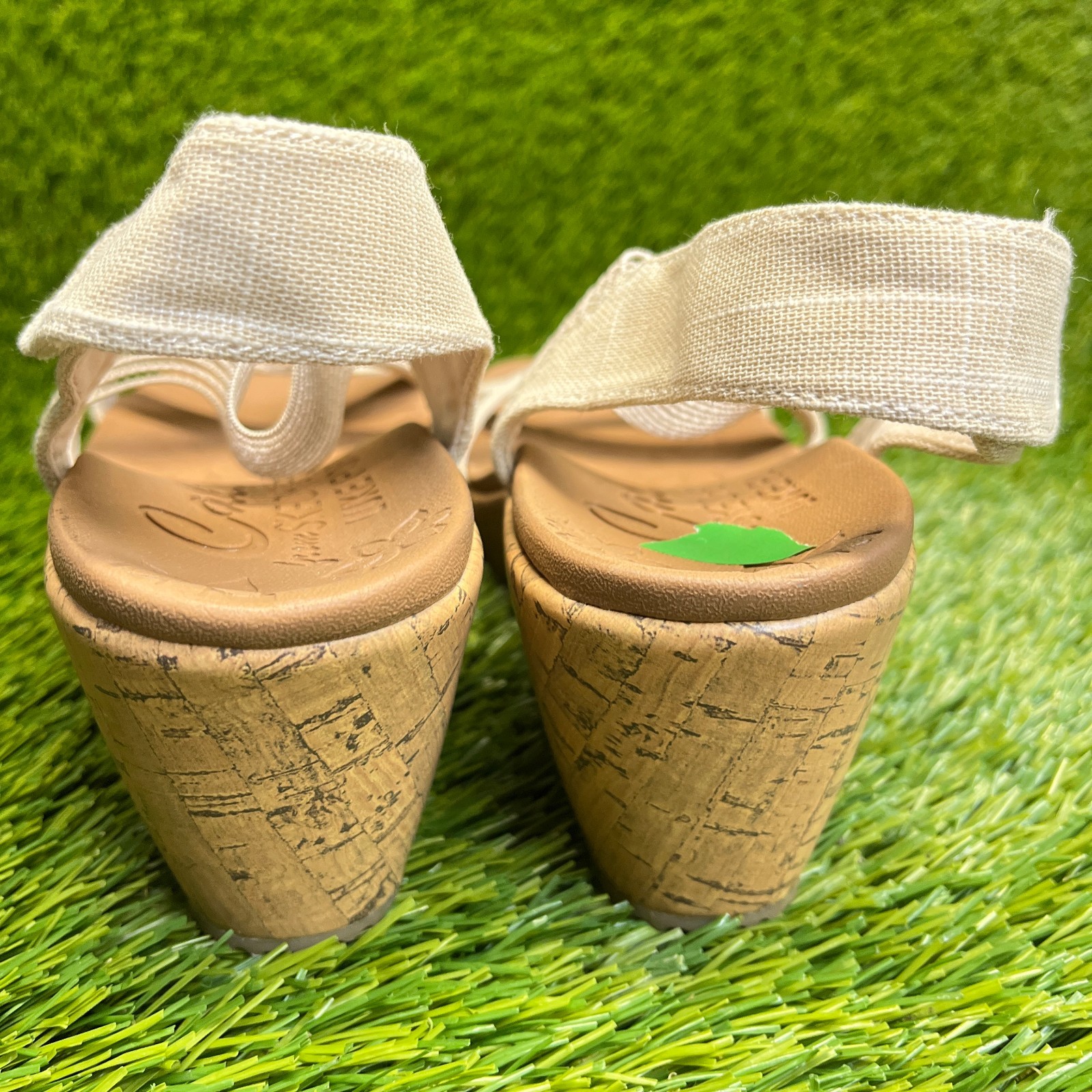 Skechers Beverlee High Tea Womens Size 9.5 Beige Classic Outdoor Wedge Sandals