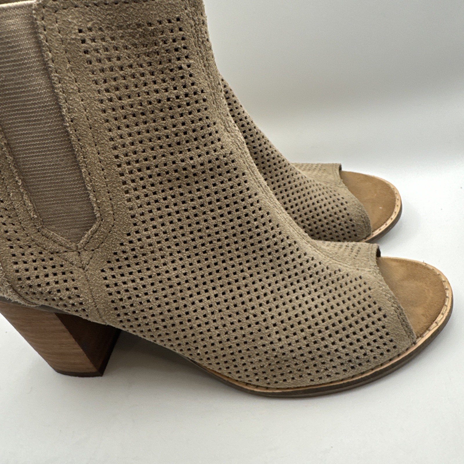 Toms Heels Shoes Women’s 11 Tan Beige Micro Fiber Zipper Peep Toe Majorca