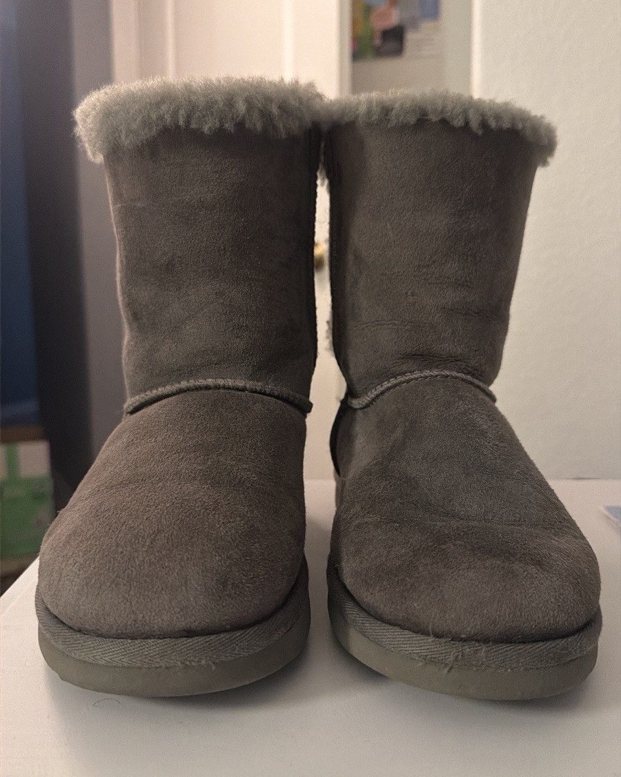 UGG Women’s Gray Suede Ankle Bootie Faux Fur Lined Bow Pull-On Size 7