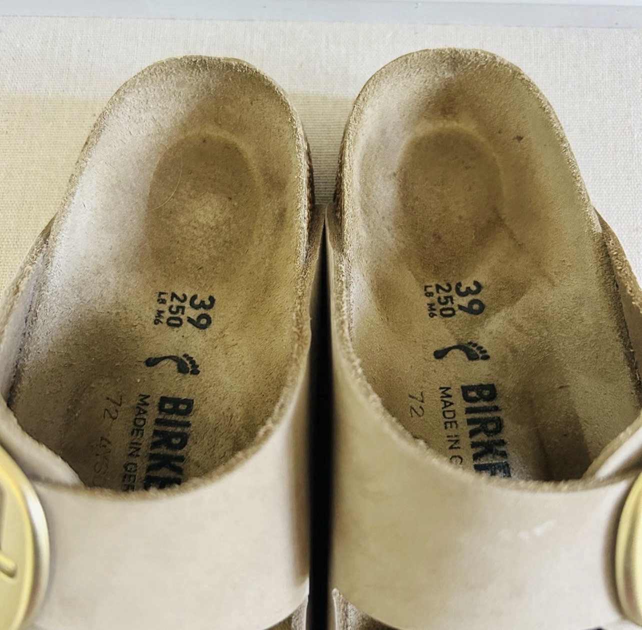 Birkenstock Arizona sandals Gold Big Buckle Sandcastle Nubuck size 39 Excellent