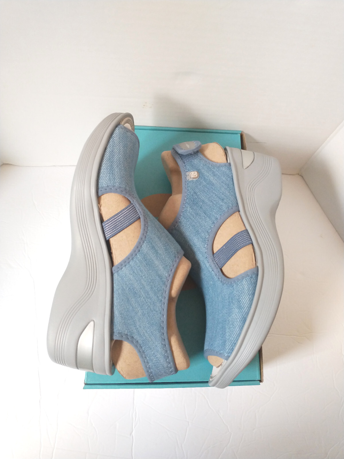 BZEES Dream ~Size 9W~ WIDE WIDTH Ankle Wedge Sandals Machine Washable Denim Blue