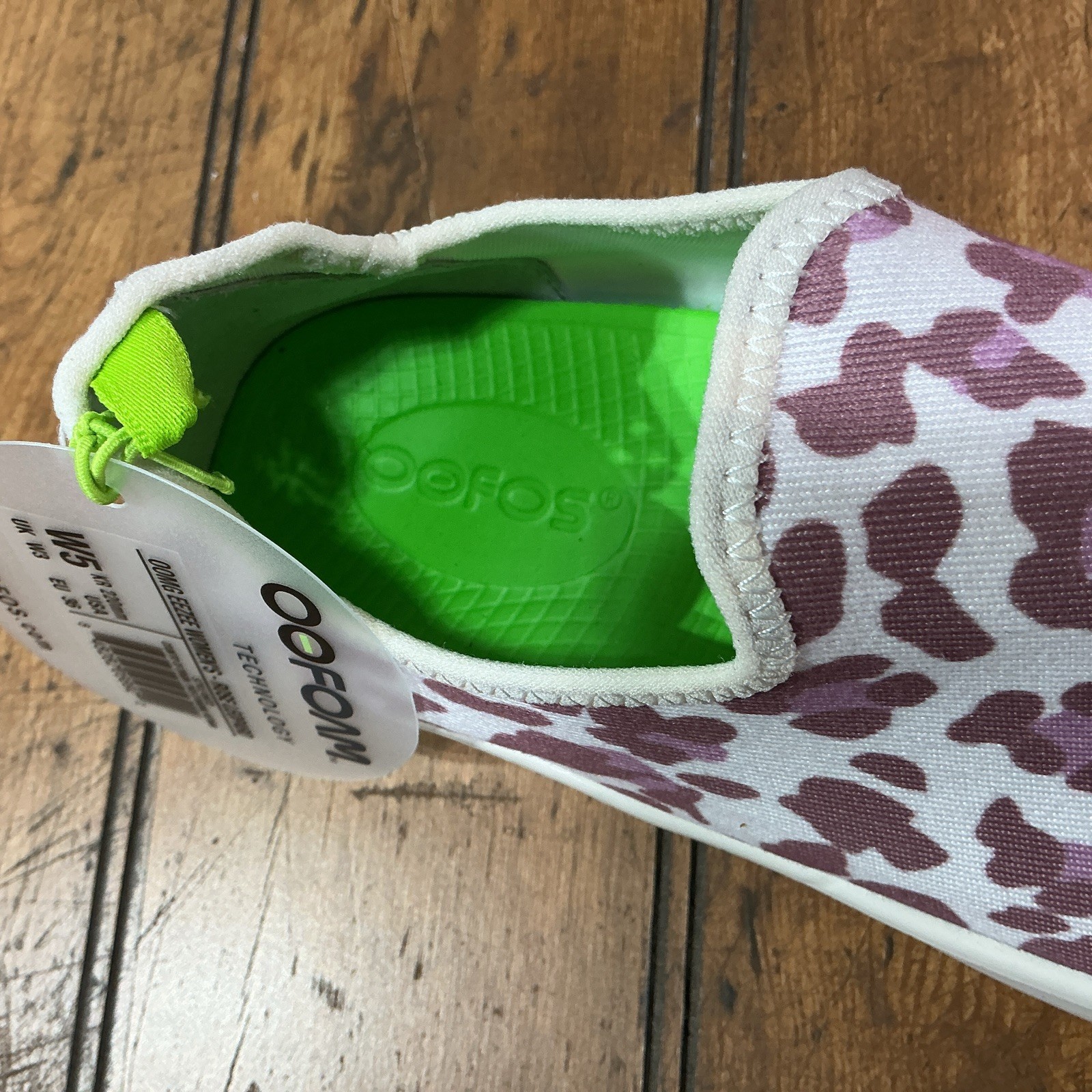 NEW Oofos OOmg eeZee Low Women’s 5 Rose Leopard Recovery Slip On Shoes Comfort