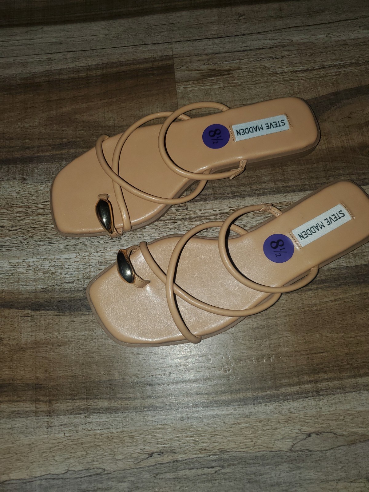 Brand New Steve Madden Women’s Tan Strappy Slip-On Sandals Ring Accent US 8.5