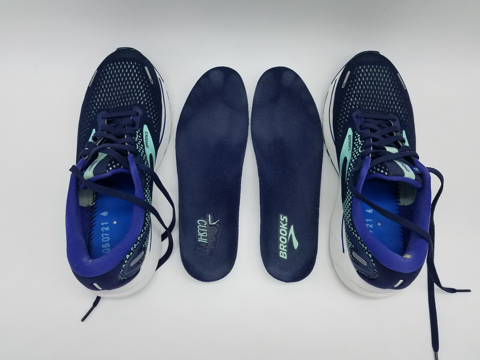Brooks Ghost 14 Women’s Size 9.5 B (Medium) Running Shoes Blue *See description